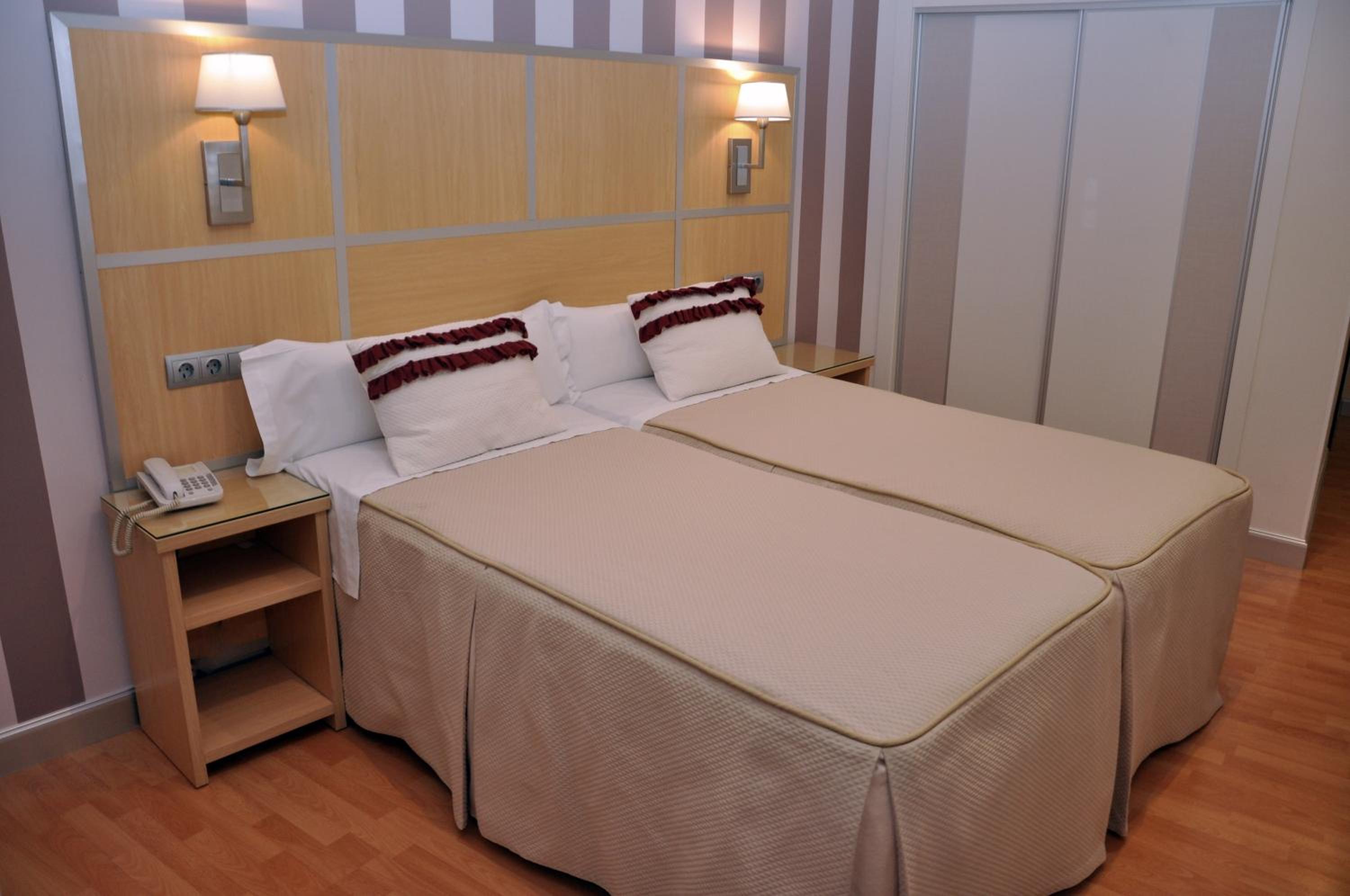Twin Room With Parking photo 2