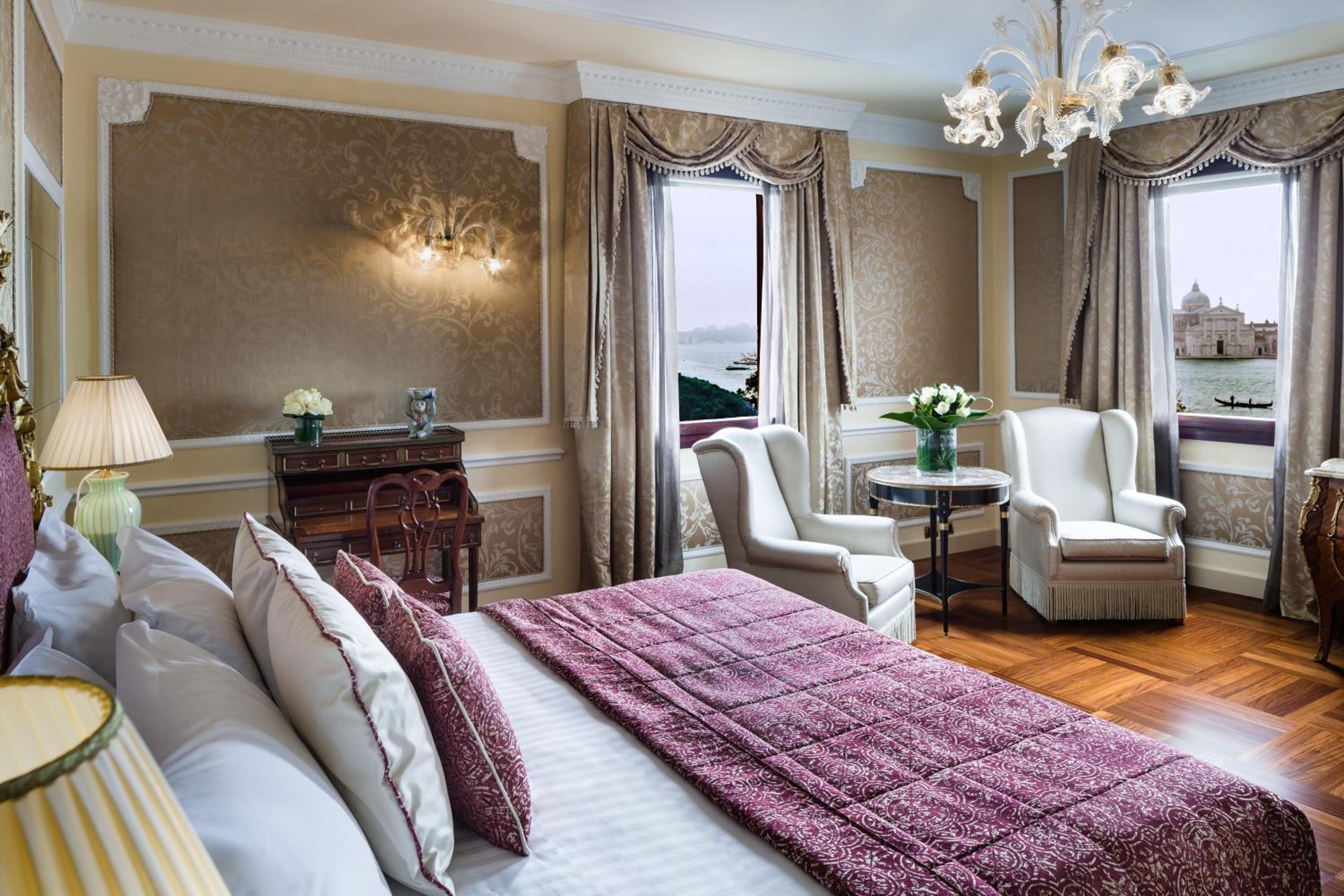 Junior Suite with Lagoon View - Photo 2