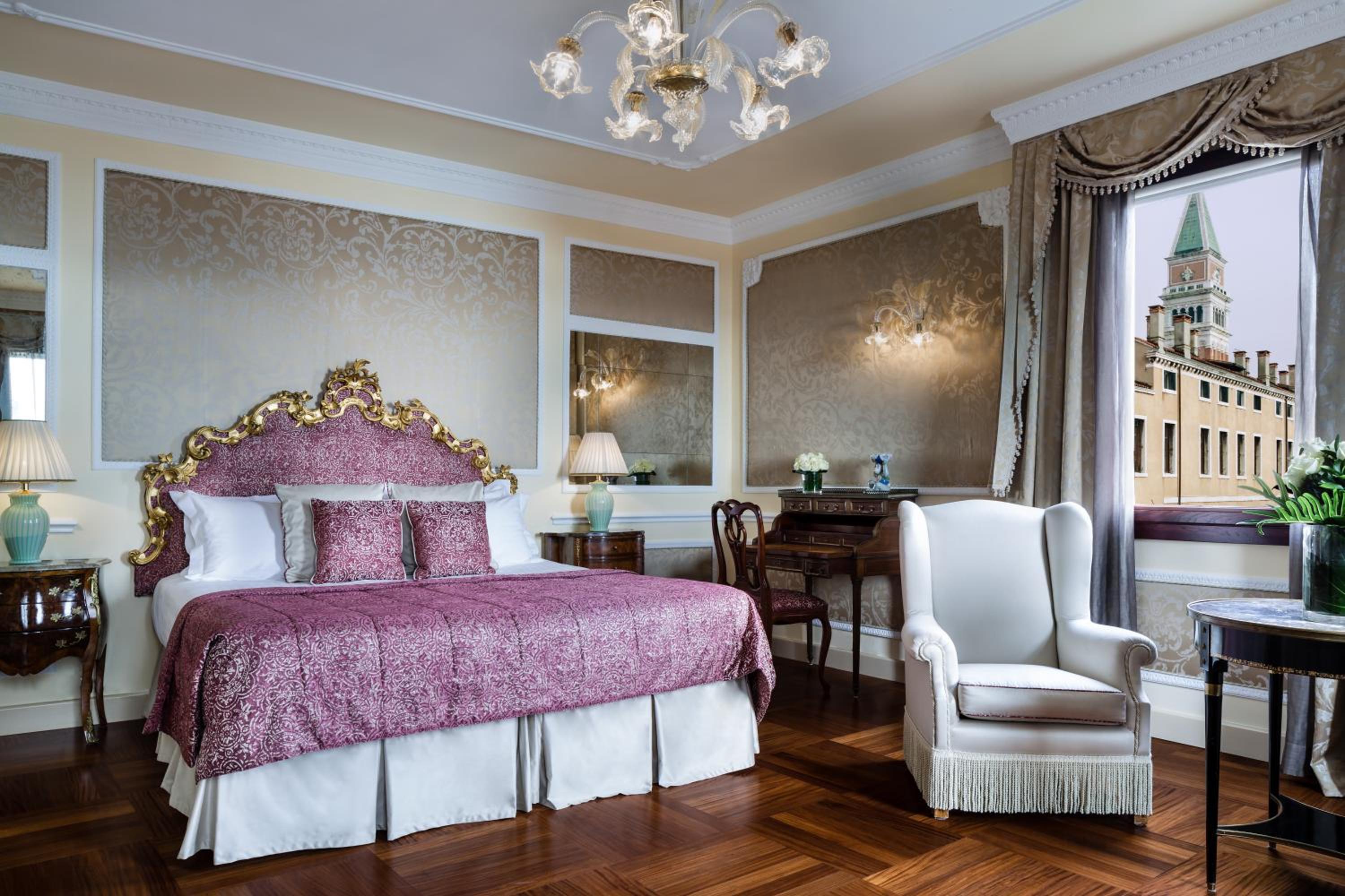 Junior Suite with Lagoon View - Photo 3