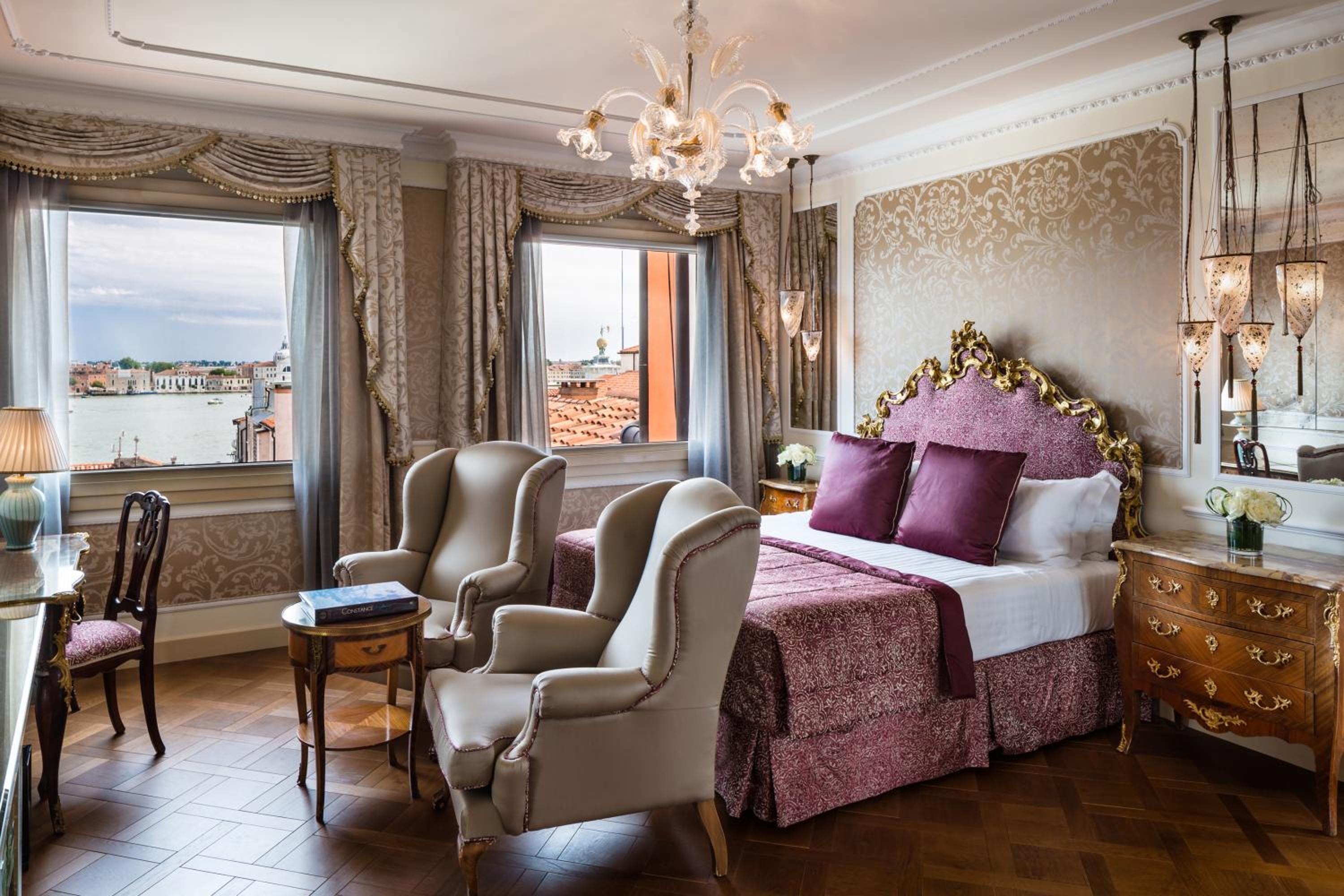 Junior Suite with Lagoon View - Photo 4