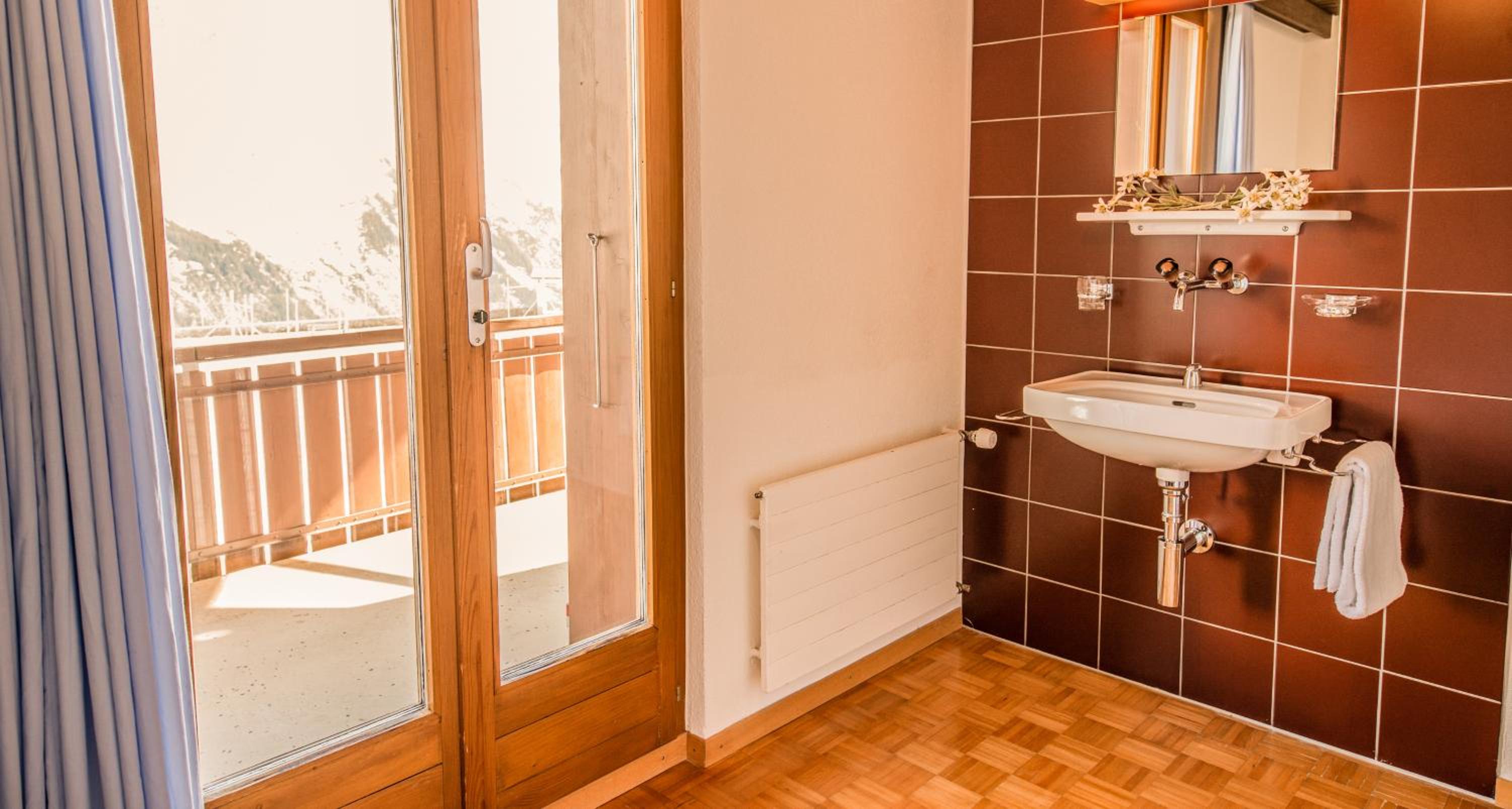 Single Room with Shared Bathroom