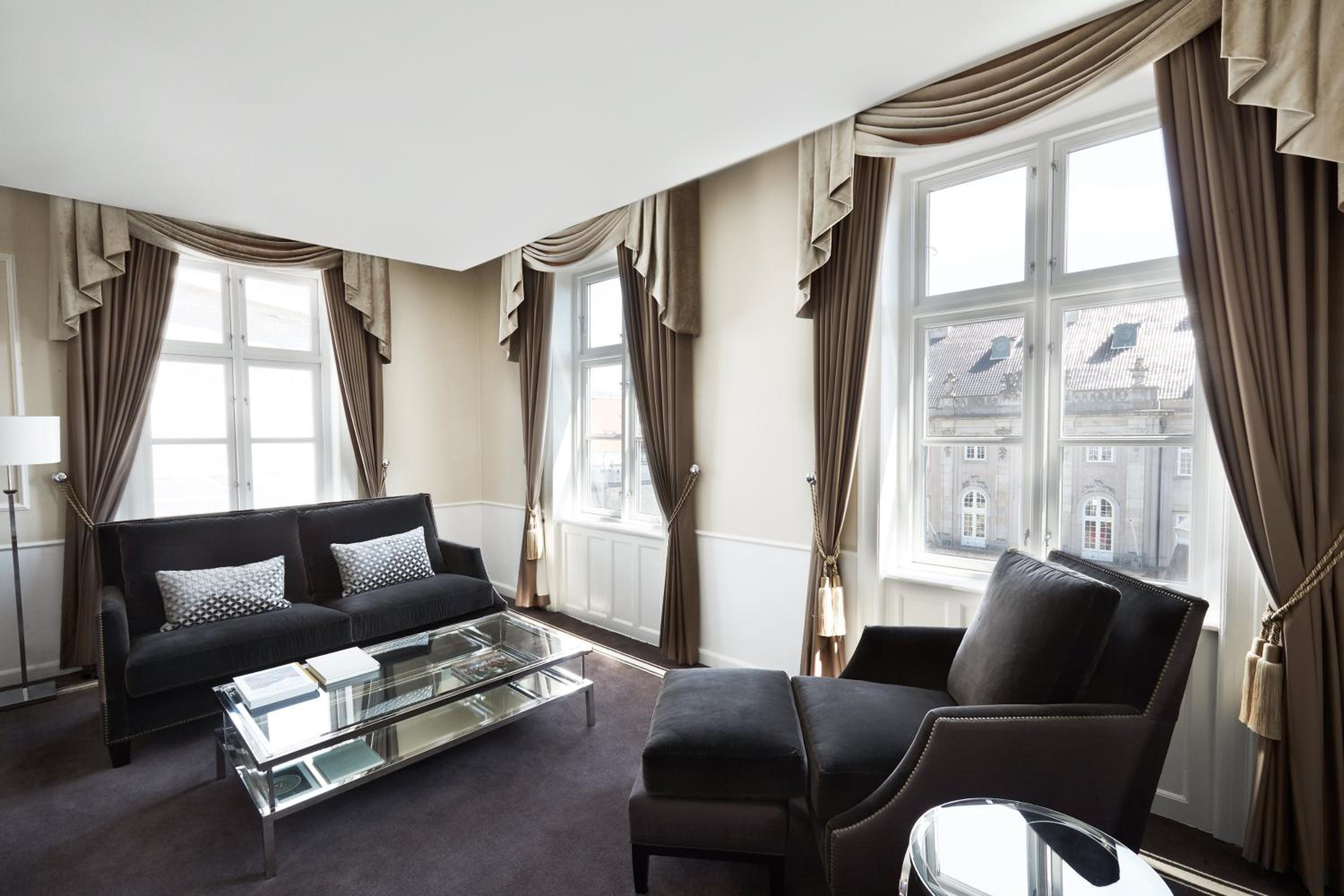 Suite with Access to Executive Lounge - Photo 4