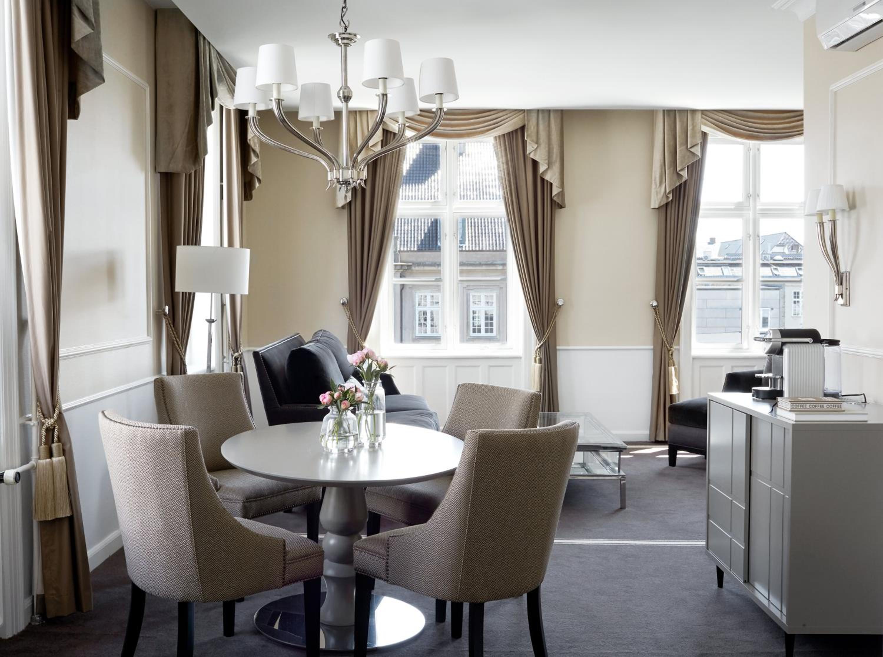 Suite with Access to Executive Lounge - Photo 15