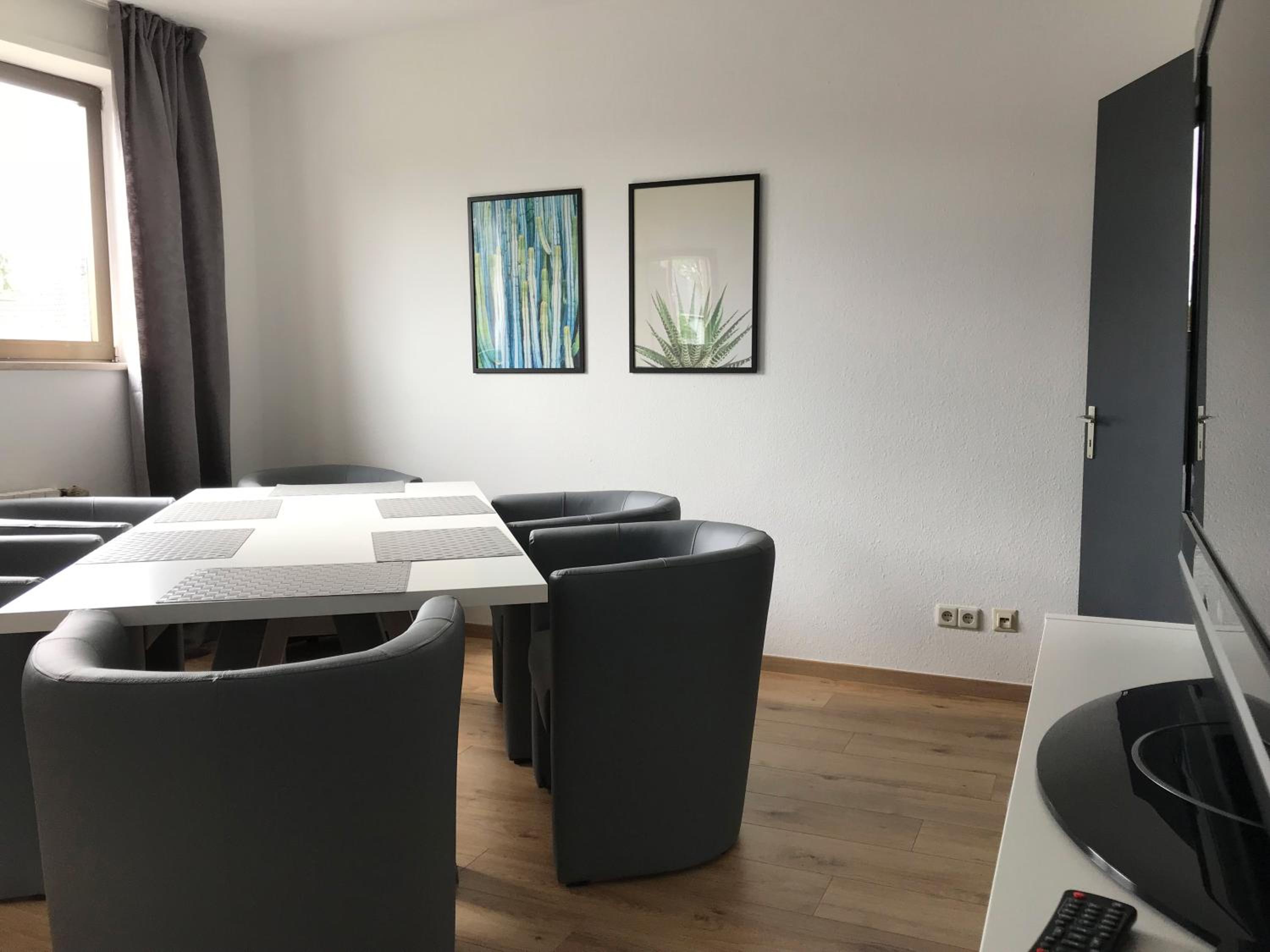 Five-Bedroom Apartment - Photo 7