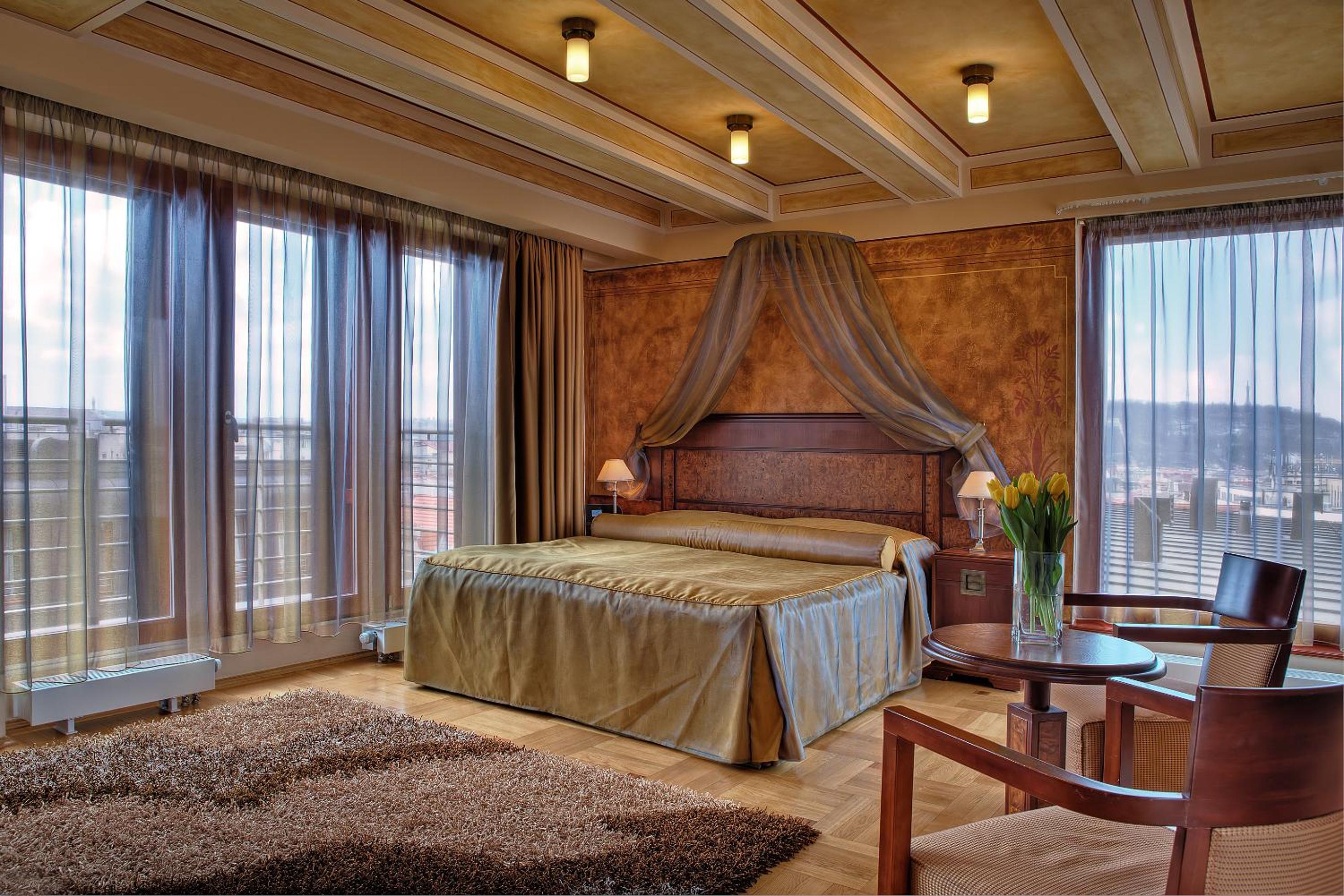 Panorama Suite with Castle View