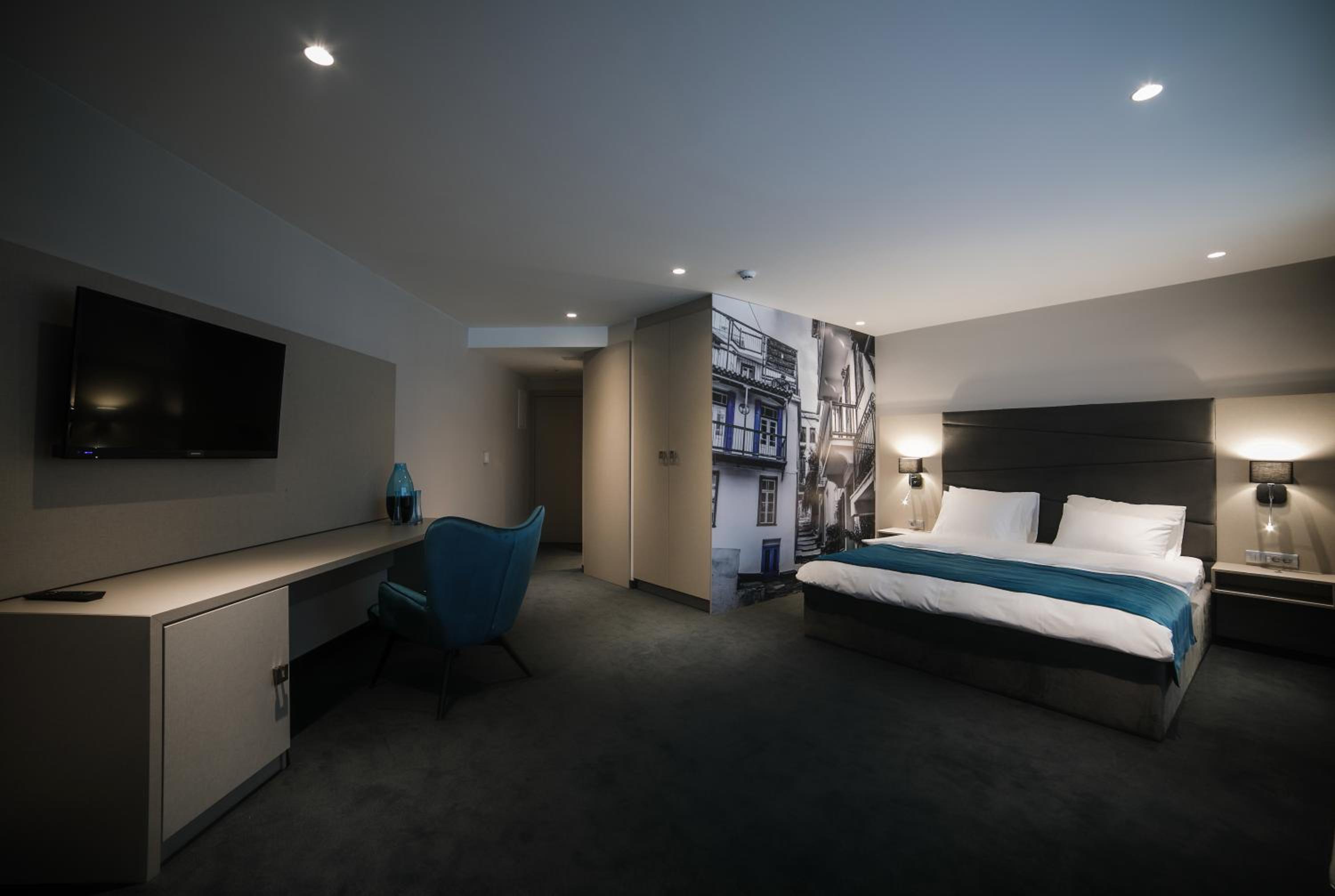 Deluxe King Room - Photo 1