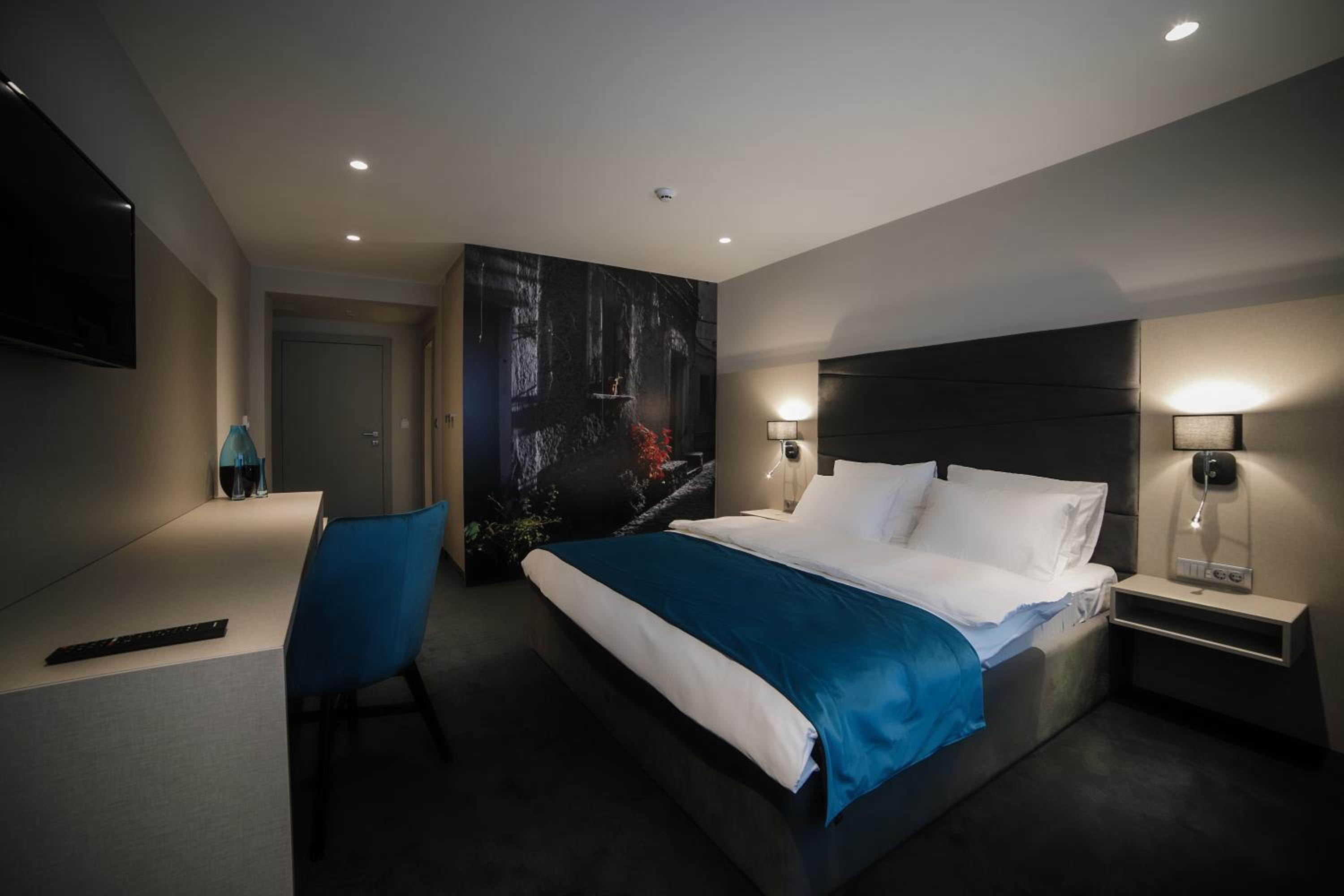 Superior King Room - Photo 5