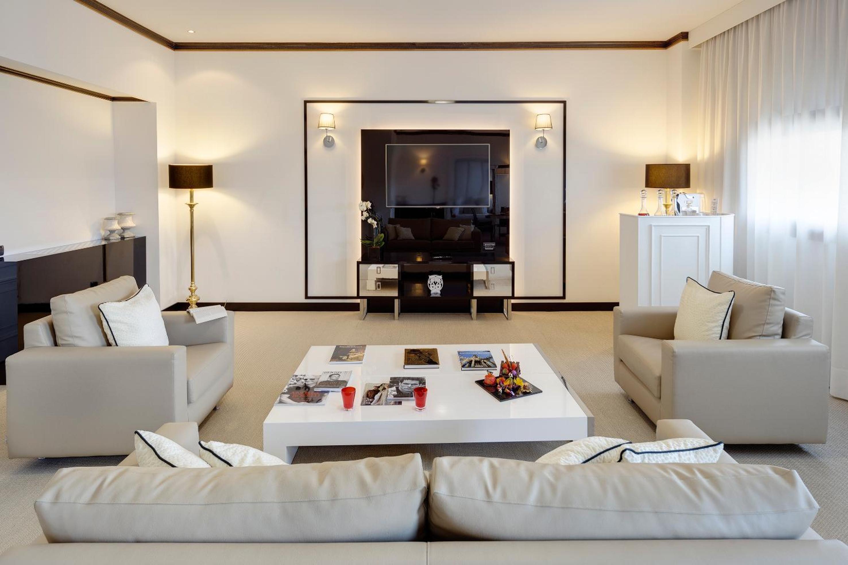 The Level Presidential Suite and Lounge Access