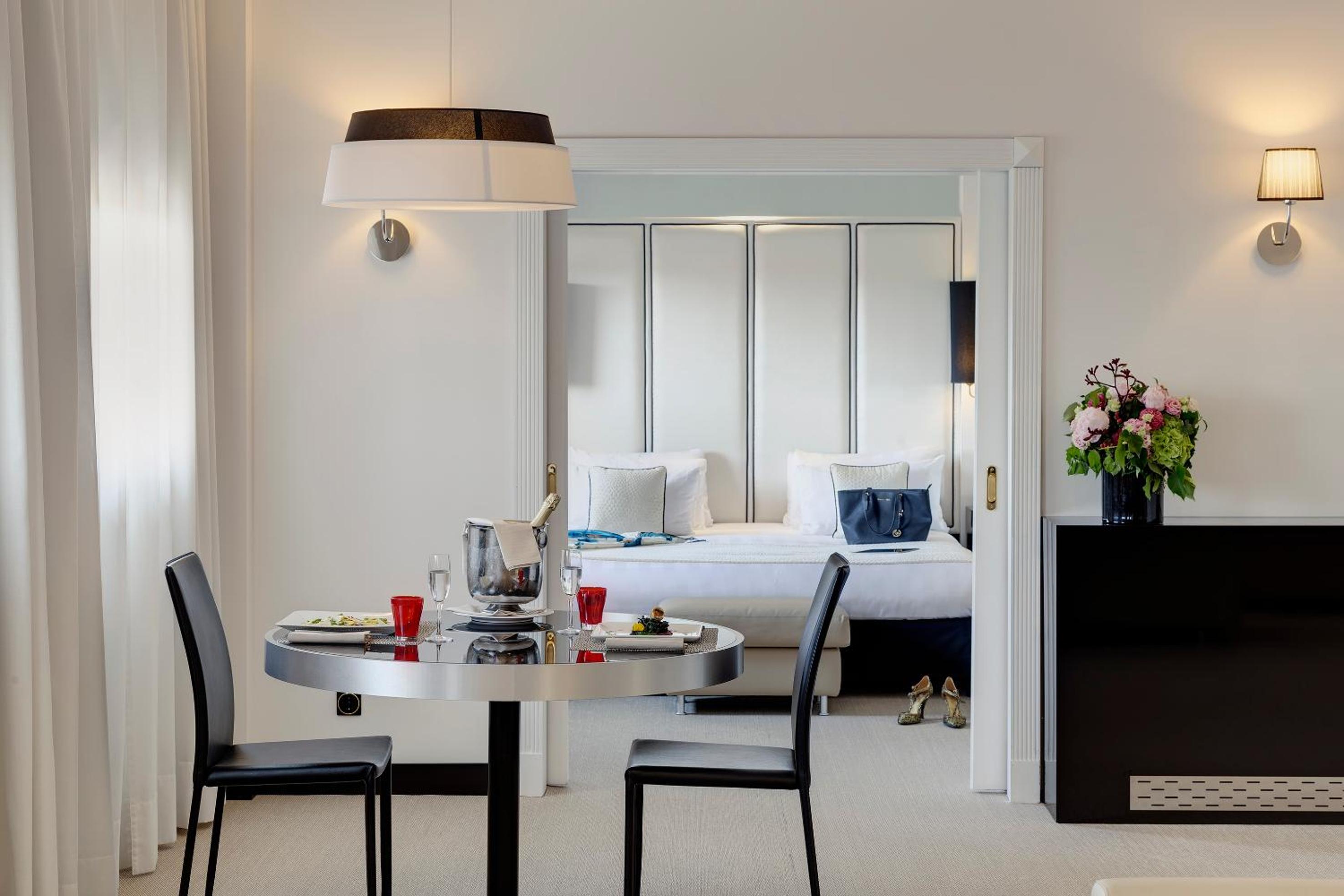 The Level Presidential Suite and Lounge Access thumbnail 6