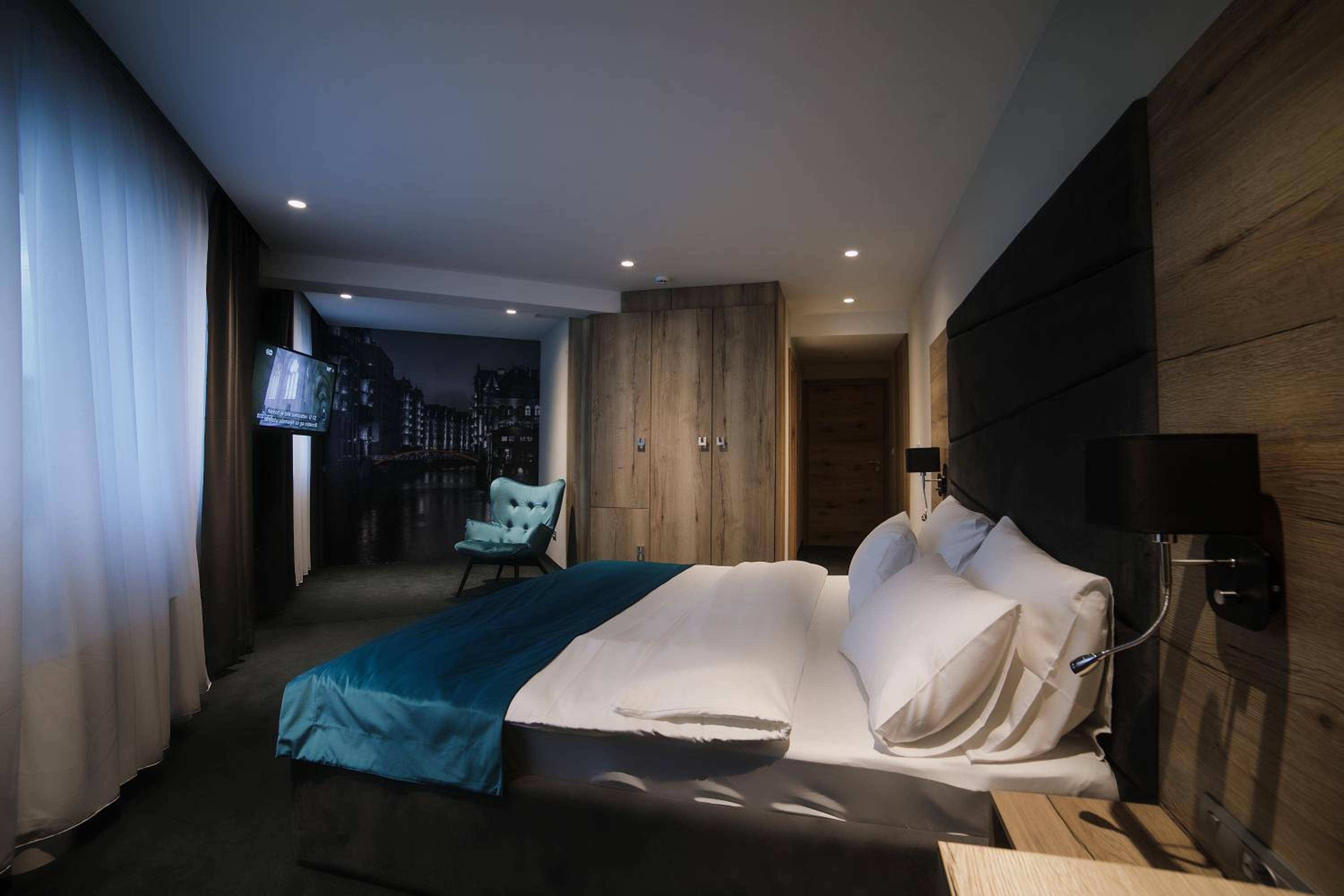 Superior King Room - Photo 6
