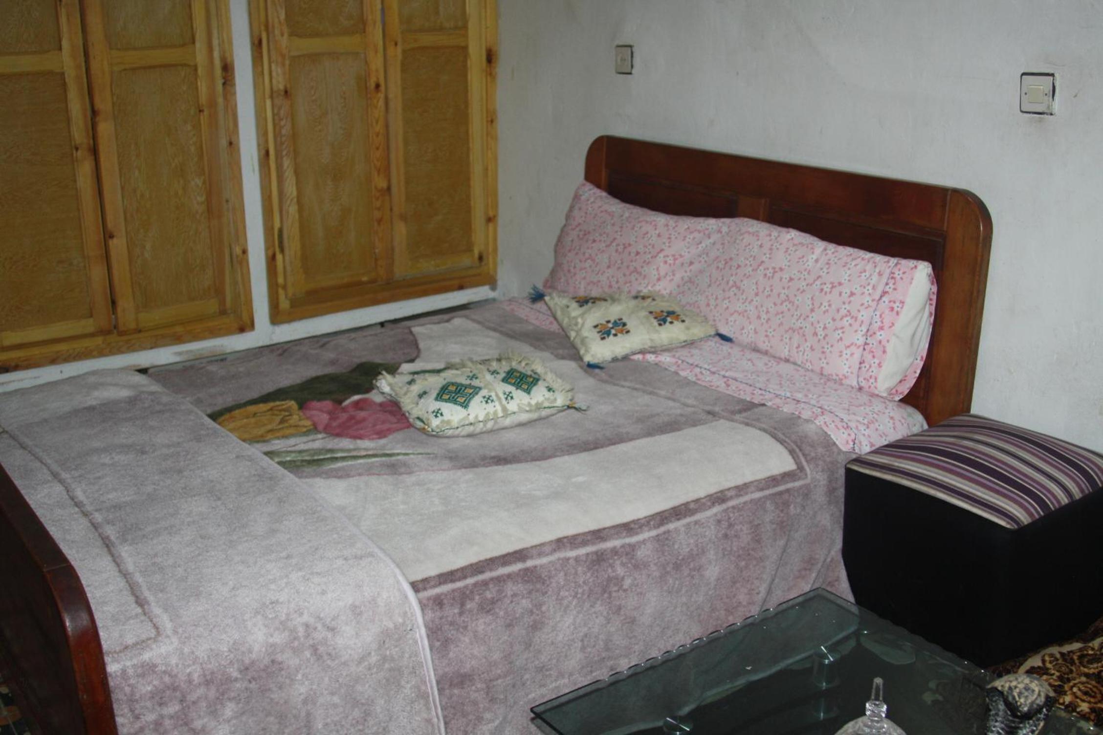 Triple Room with Private Bathroom - Photo 2