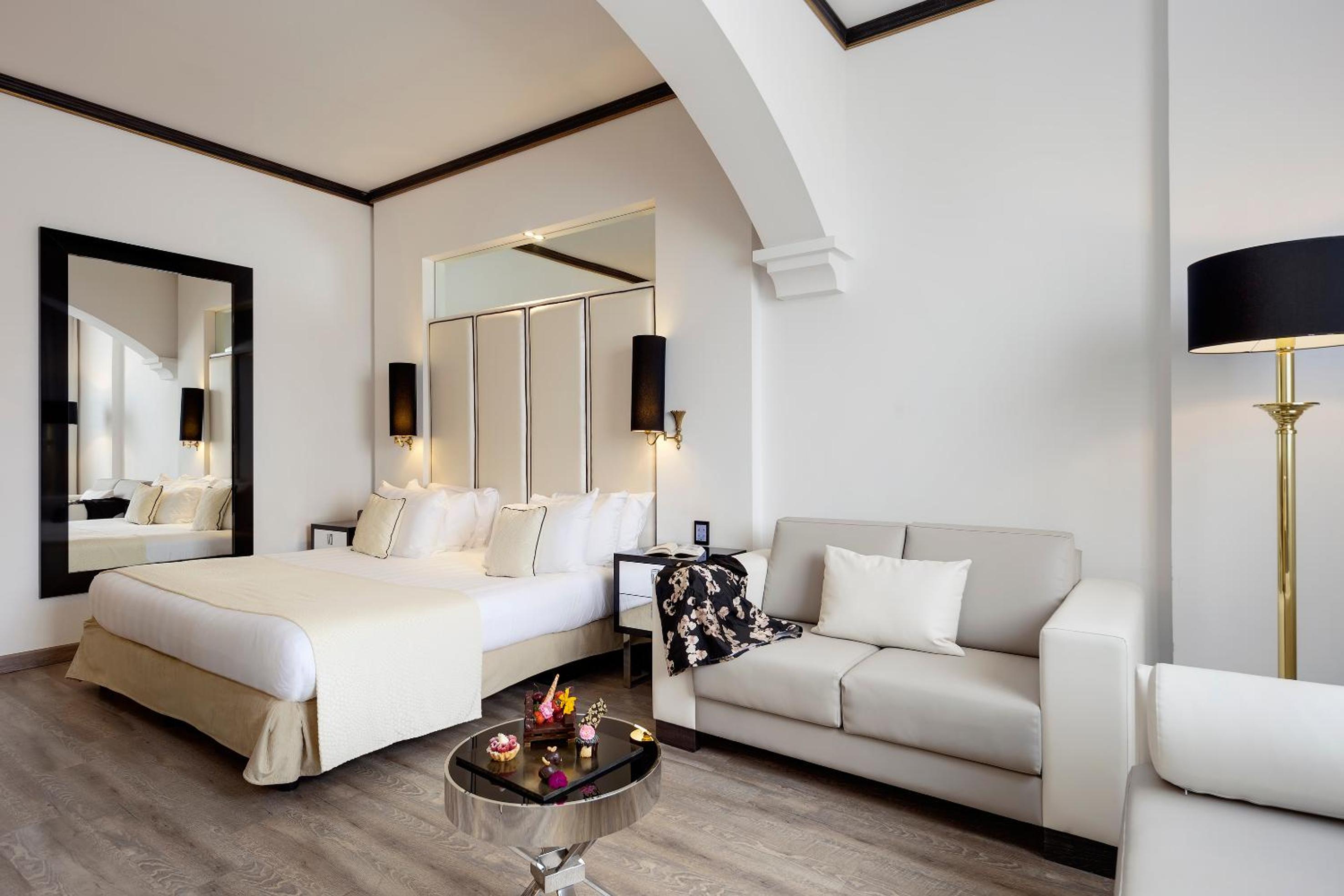 The Level Business Suite and Lounge Access thumbnail 5