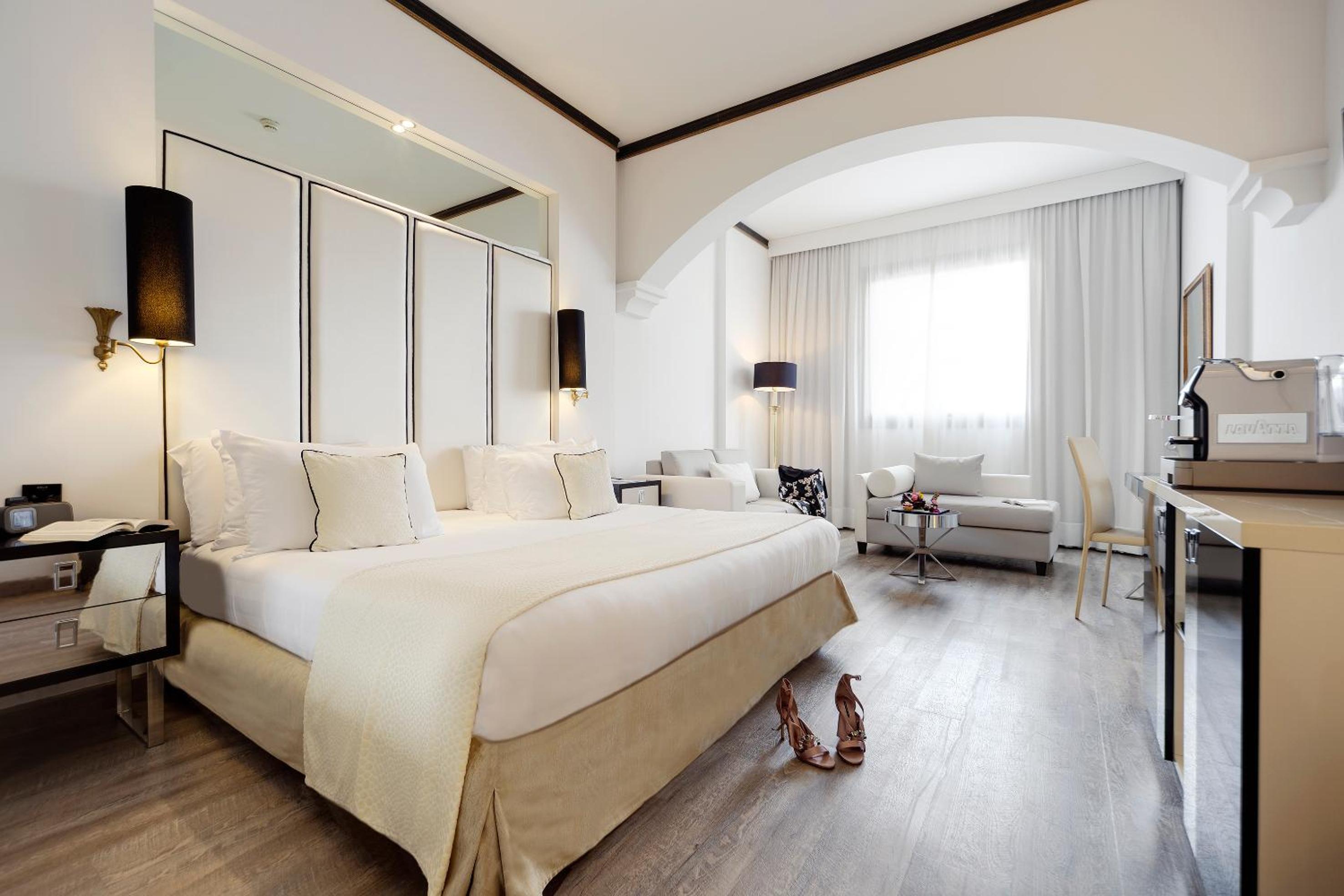 The Level Room and Lounge Access