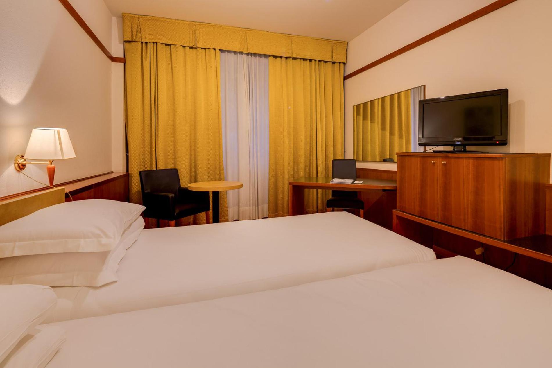 Classic Twin Room - Non-Smoking - Photo 8