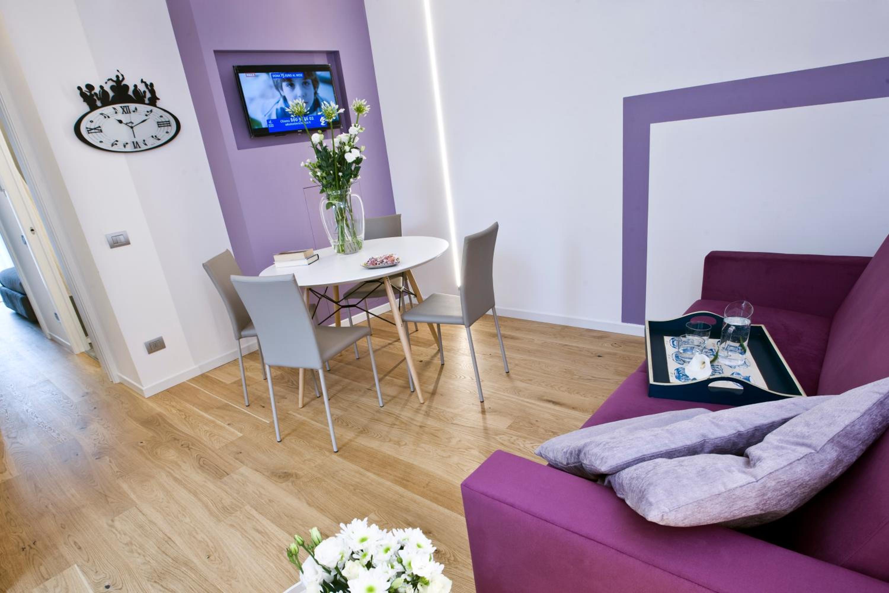 One-Bedroom Suite - Photo 4