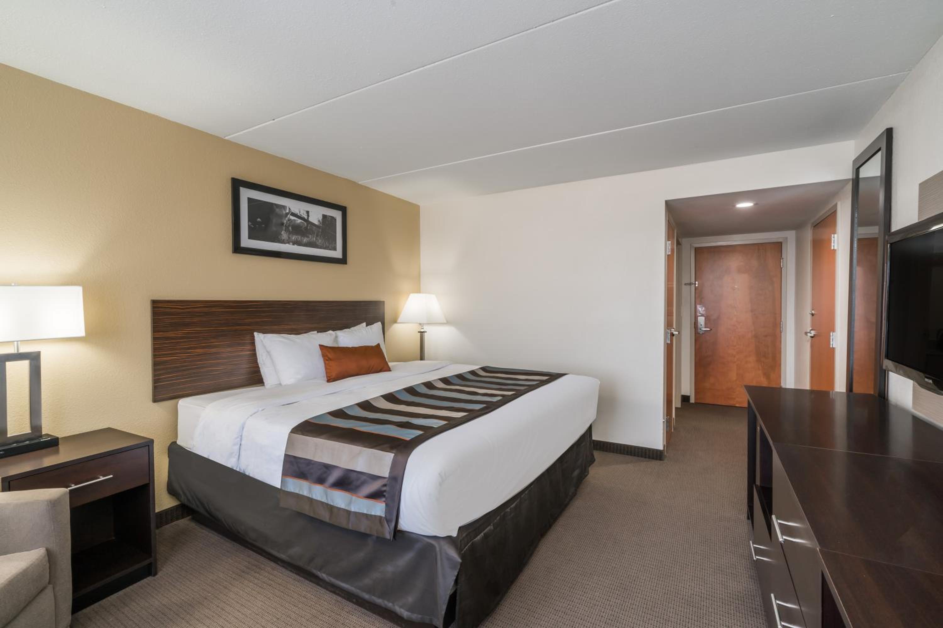King Room - Non-Smoking - Photo 3