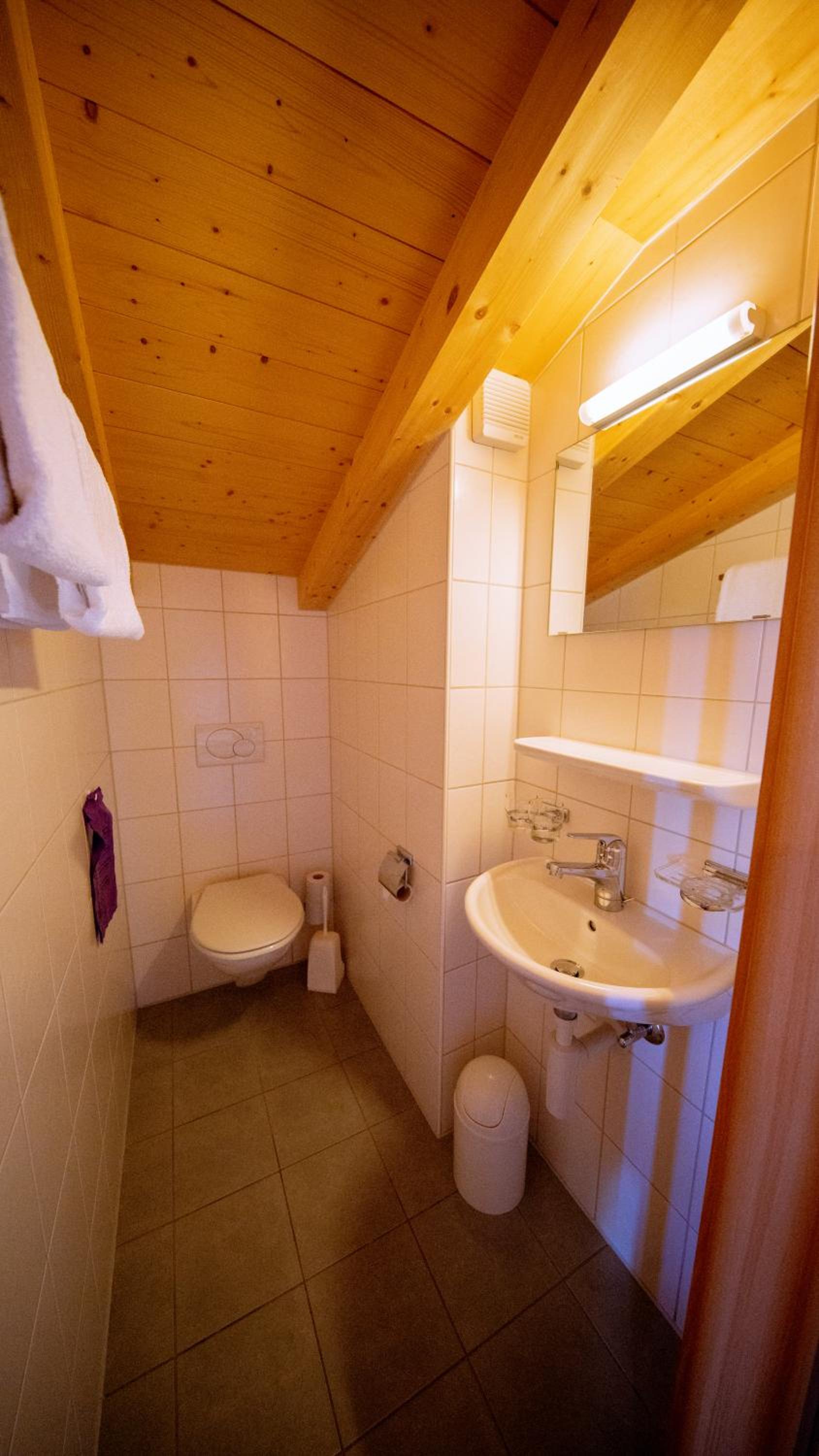 Quintuple Room with Private Bathroom - Photo 8
