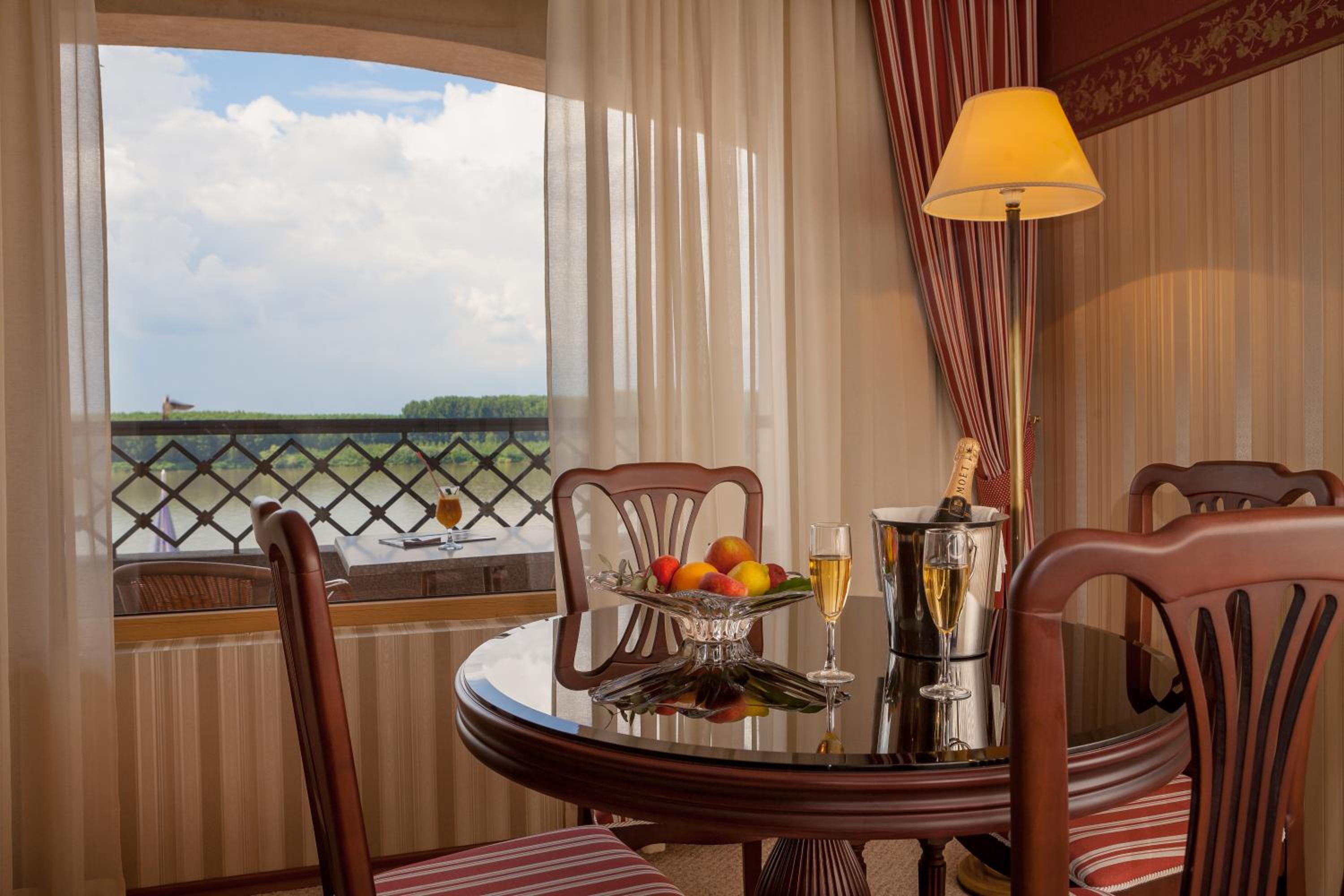Deluxe Suite - Photo 2