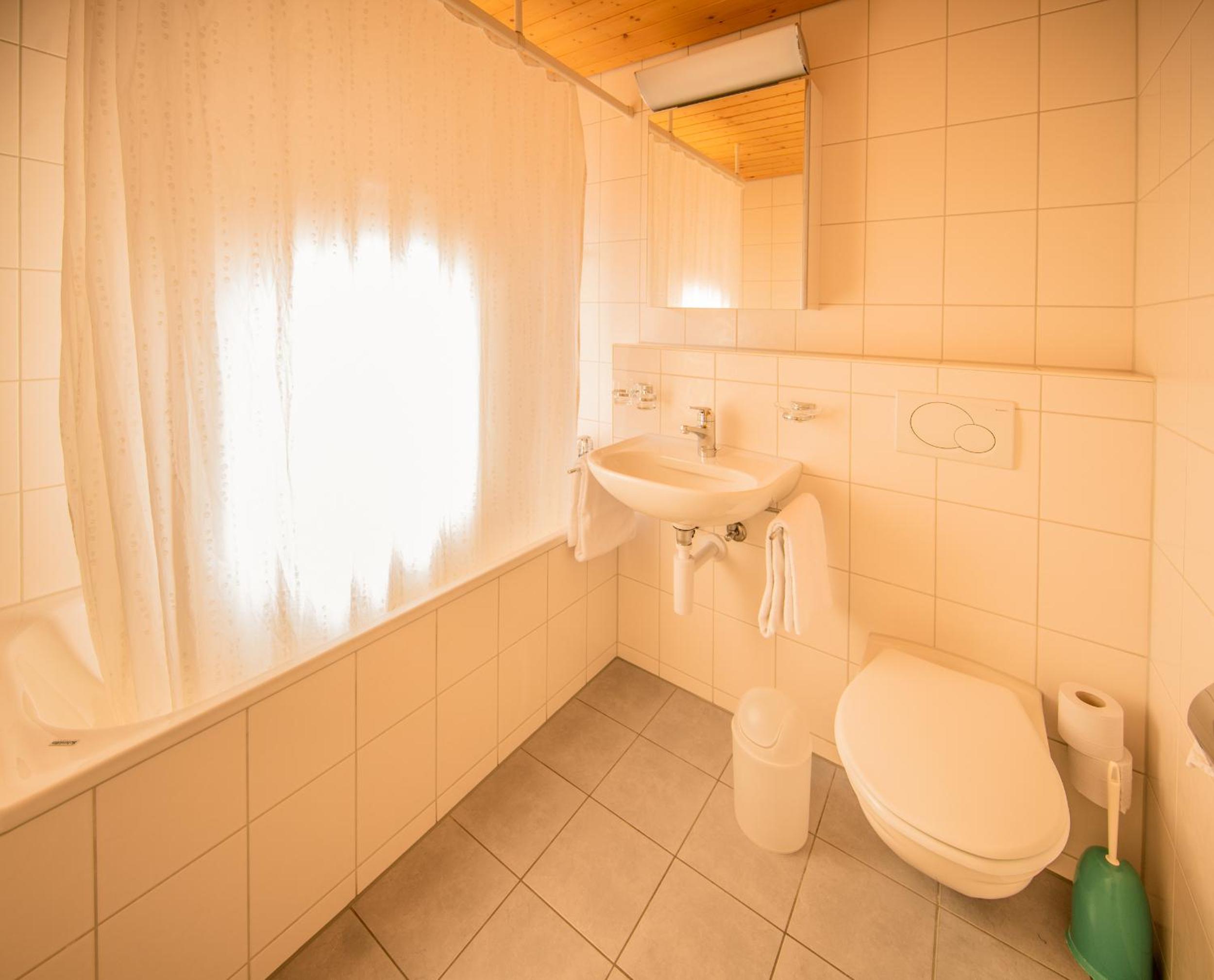 Twin Room with Private Bathroom - Photo 6