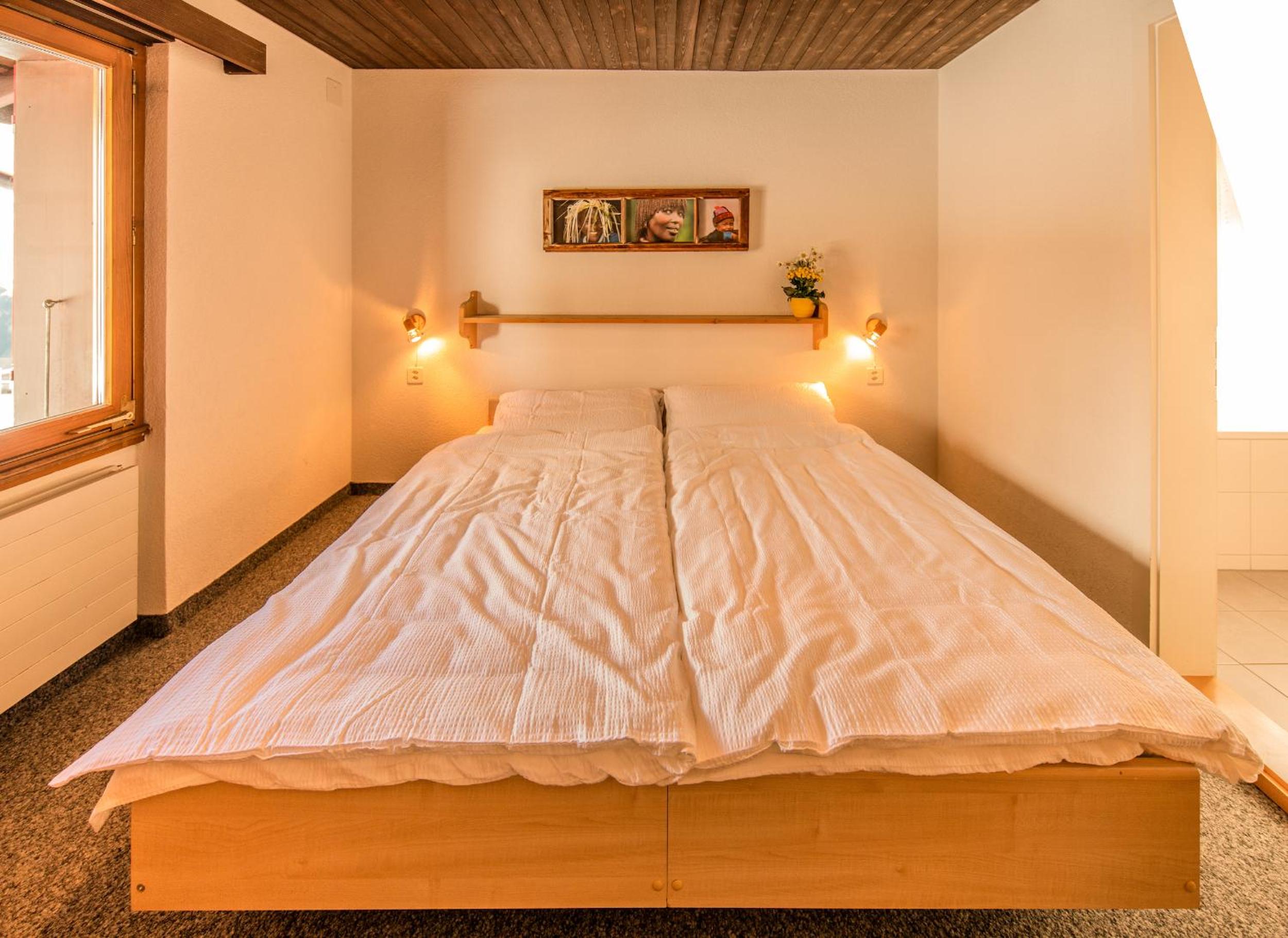 Twin Room with Private Bathroom - Photo 2