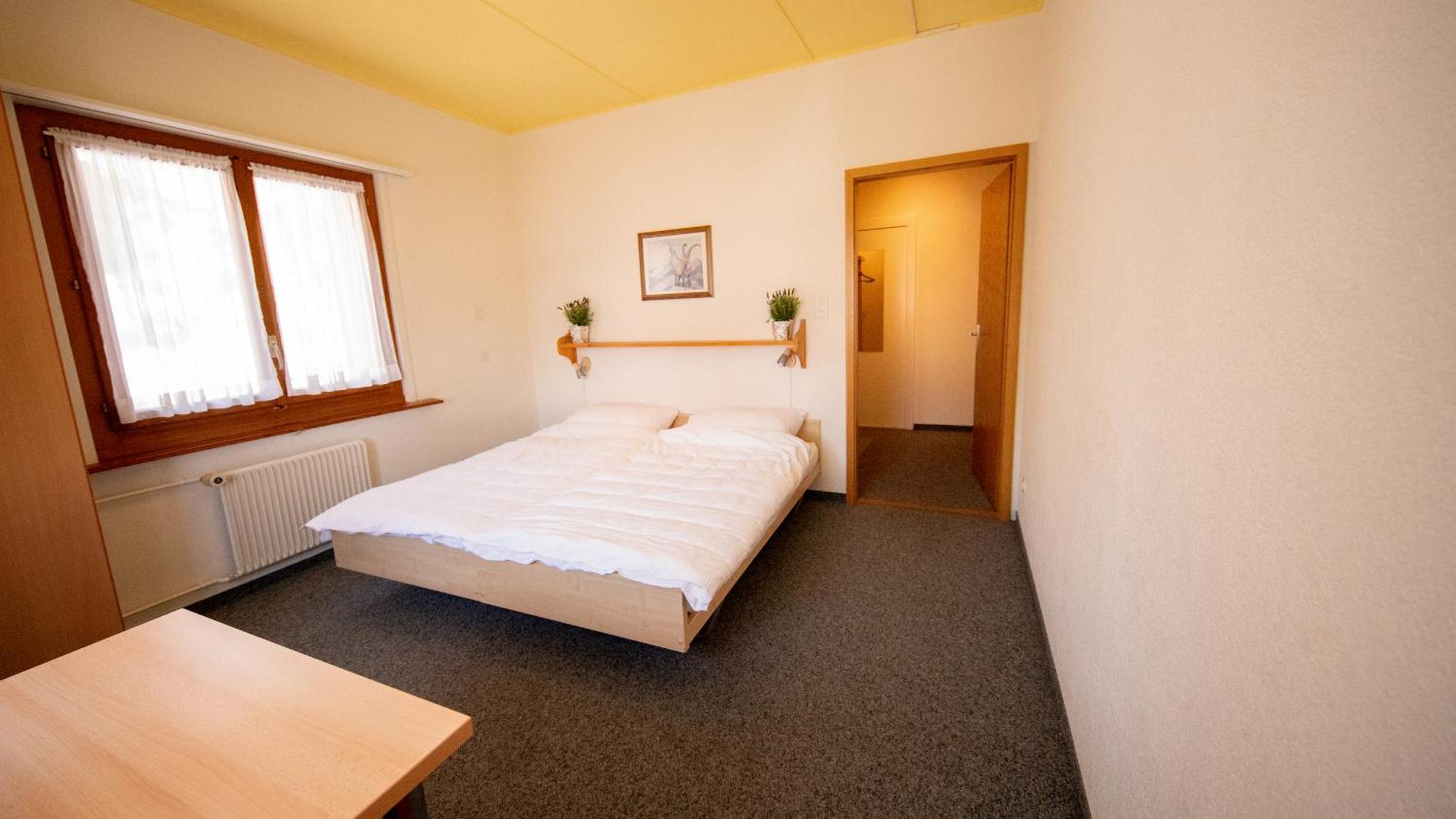 Twin Room with Private Bathroom - Photo 9