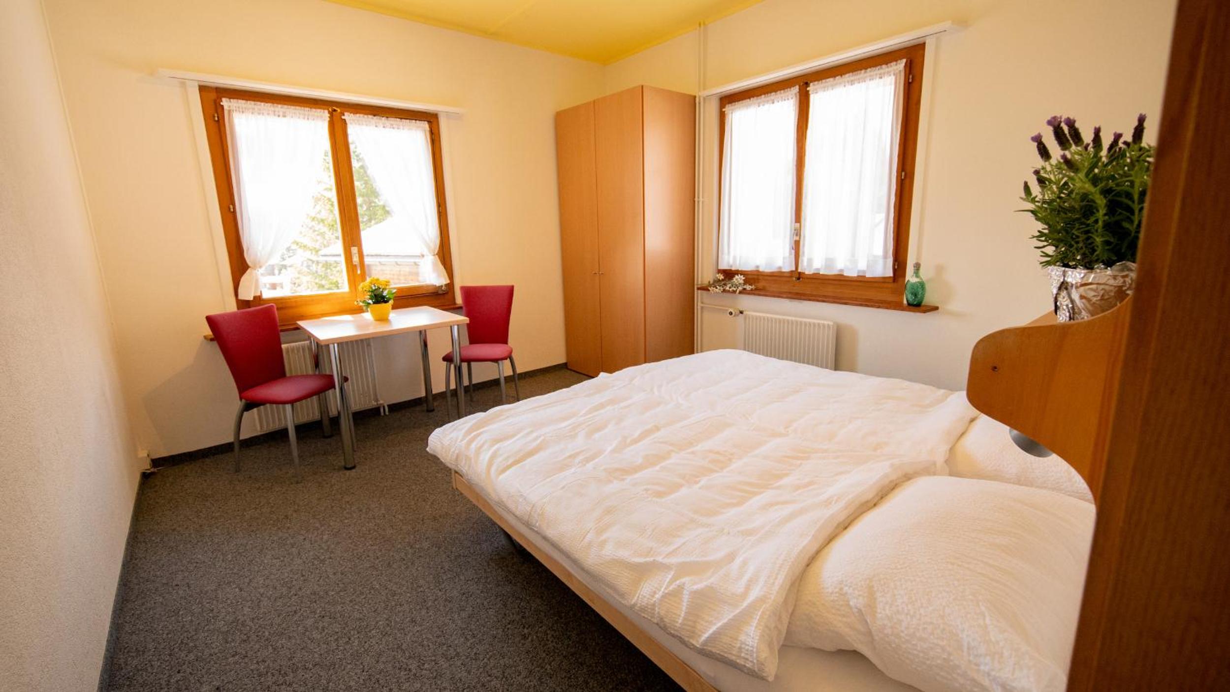 Twin Room with Private Bathroom - Photo 3