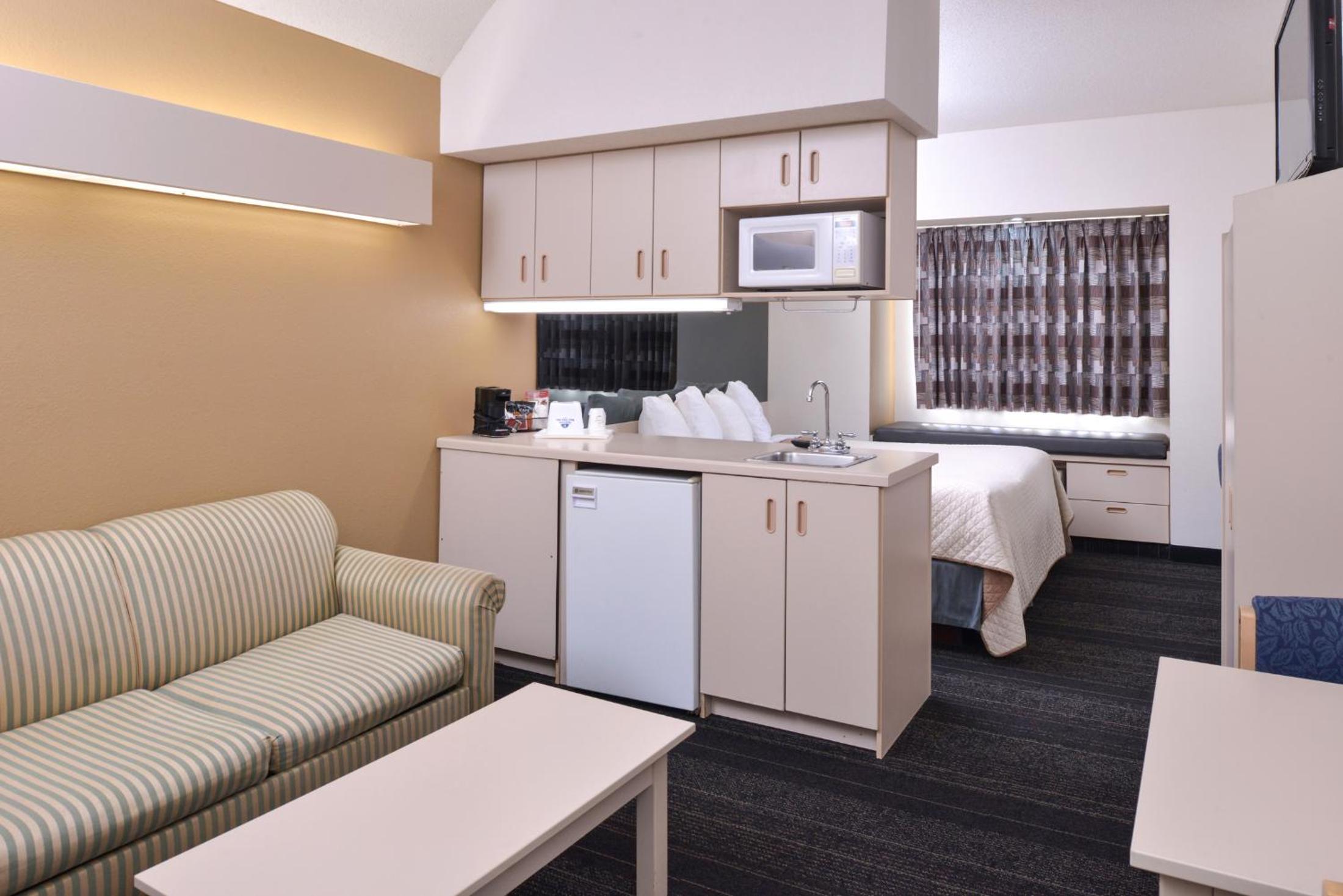 King Suite - Non-Smoking - Photo 1