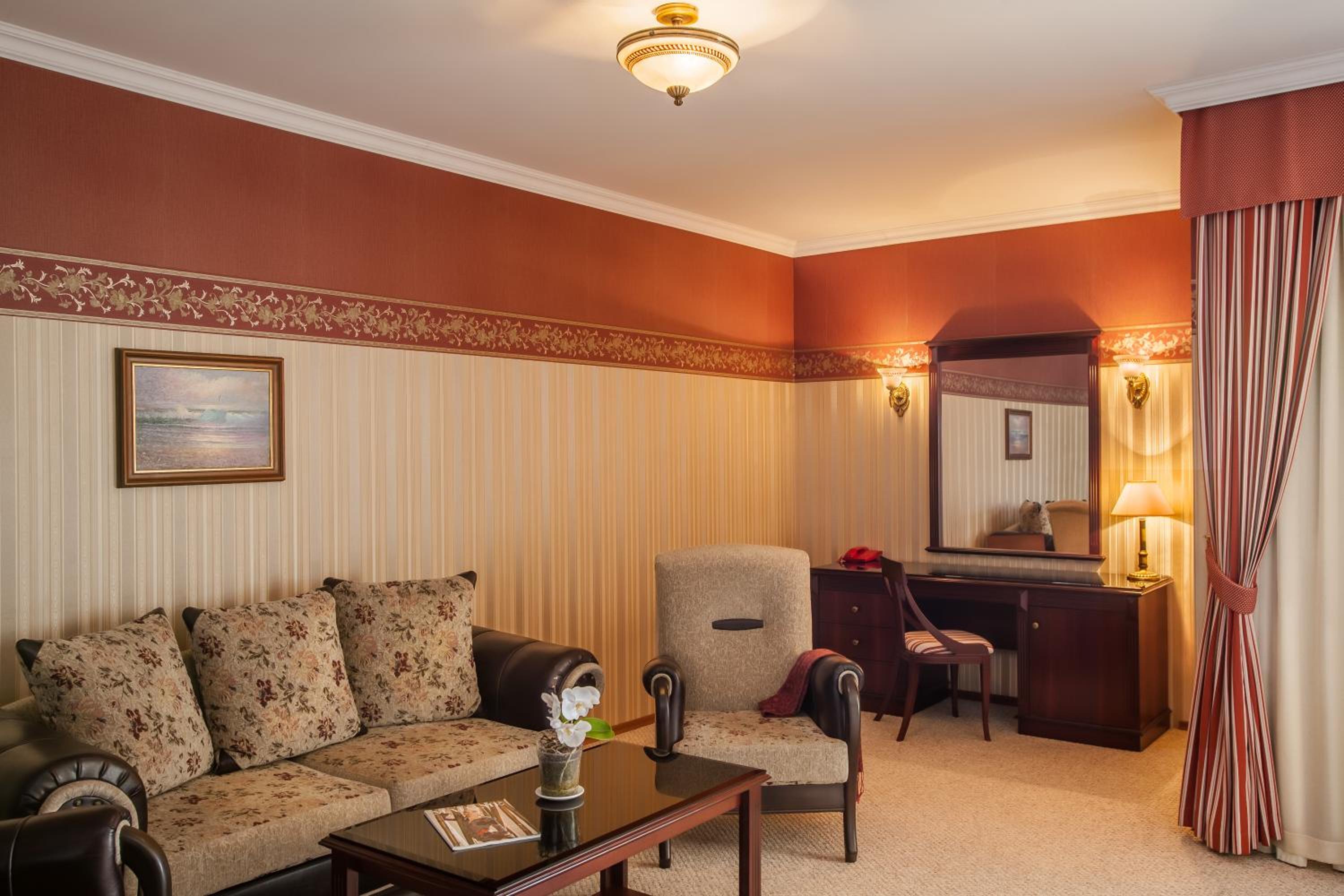 Deluxe Suite - Photo 1