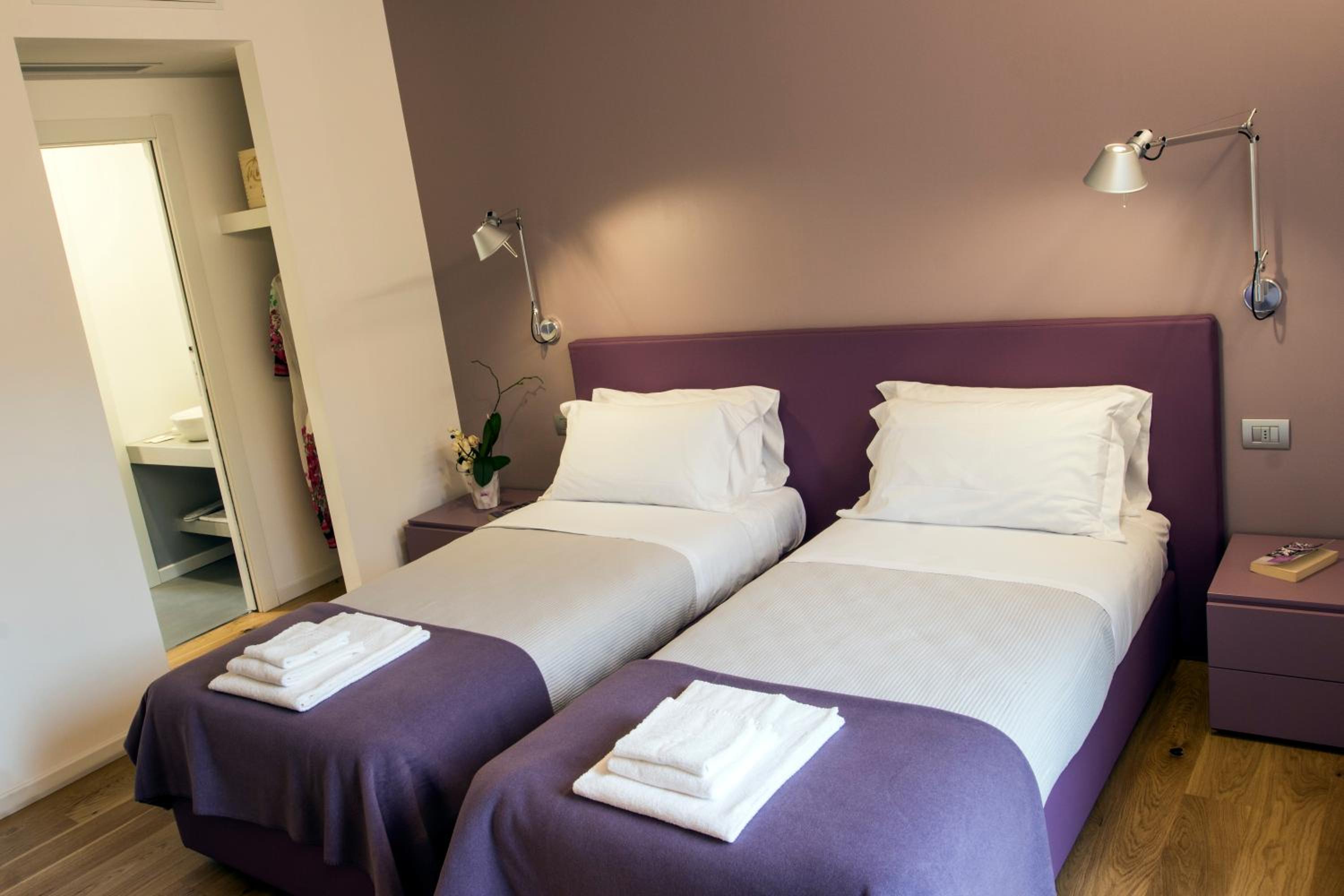 Twin Room - Photo 6