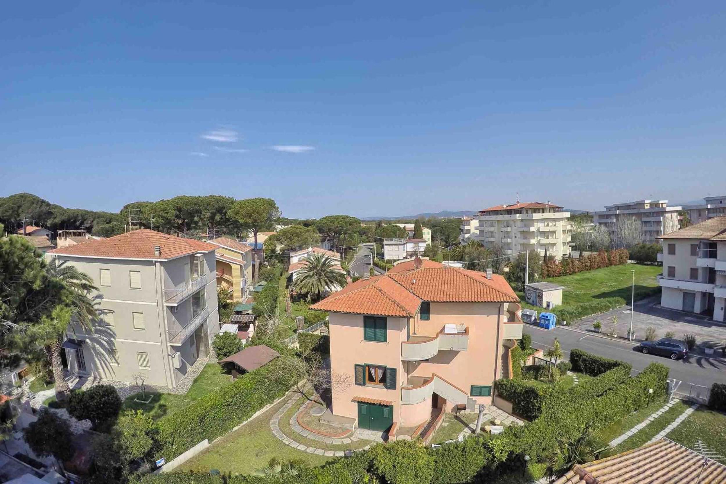 Apartment with Garden View - Photo 2