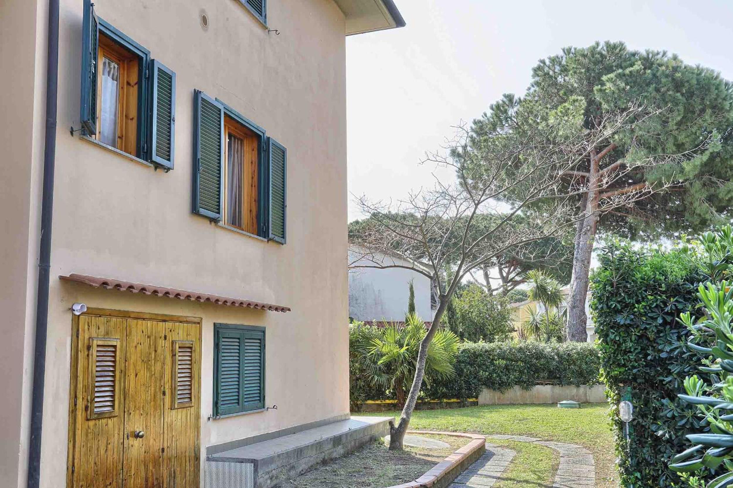 Apartment with Garden View - Photo 7