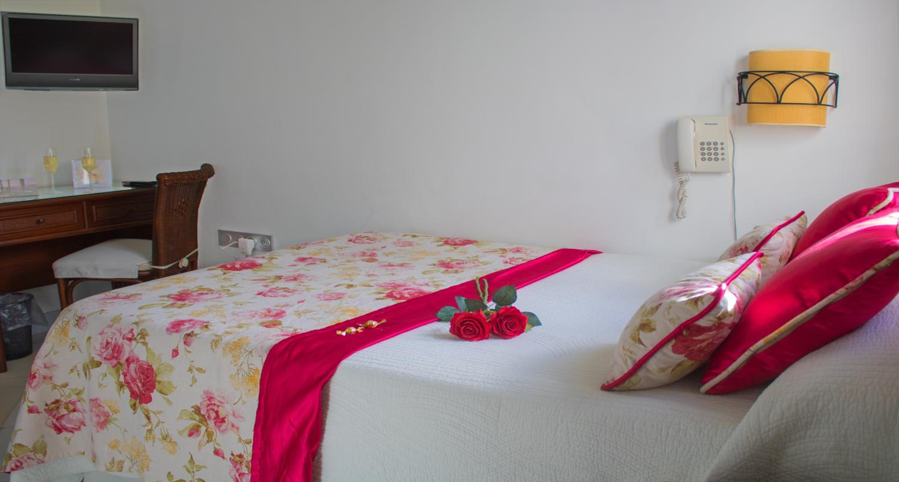 Triple Room with City View - Photo 3