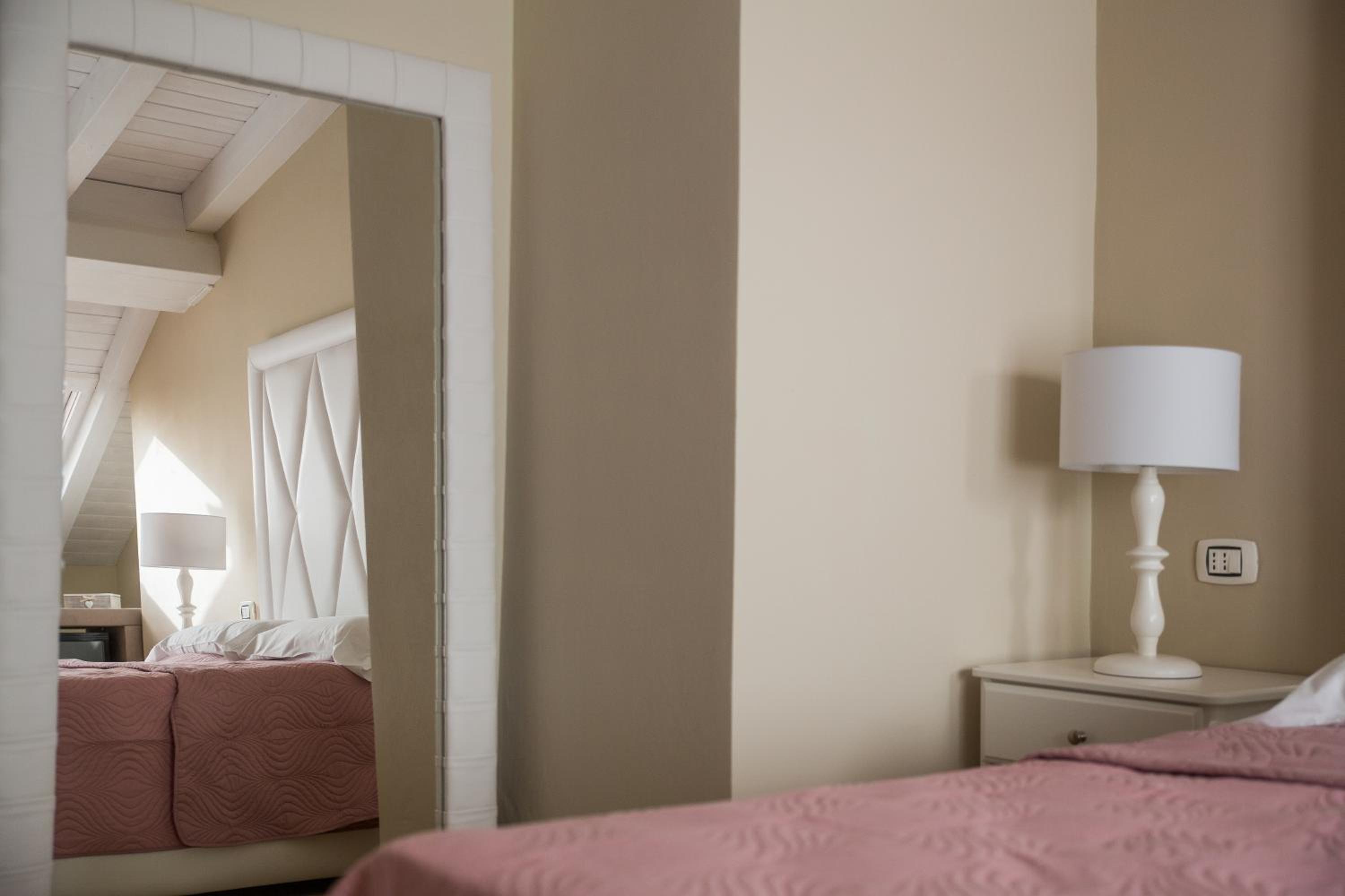 Double Room with Spa Bath photo 2
