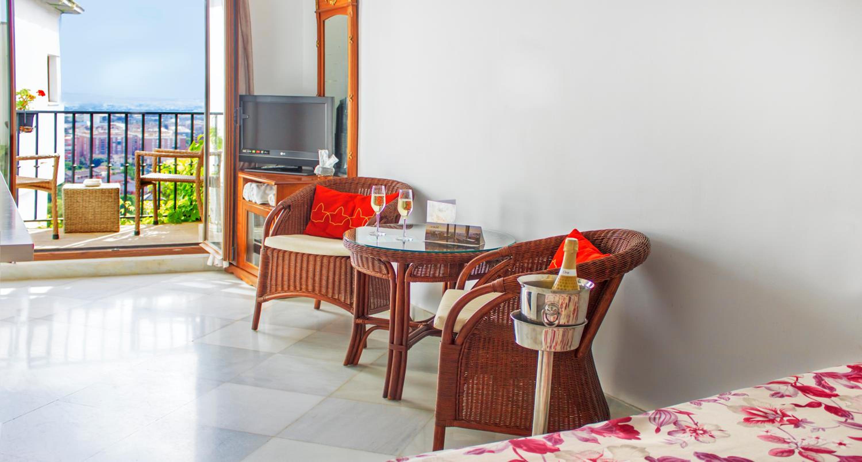 Triple Room with City View - Photo 2