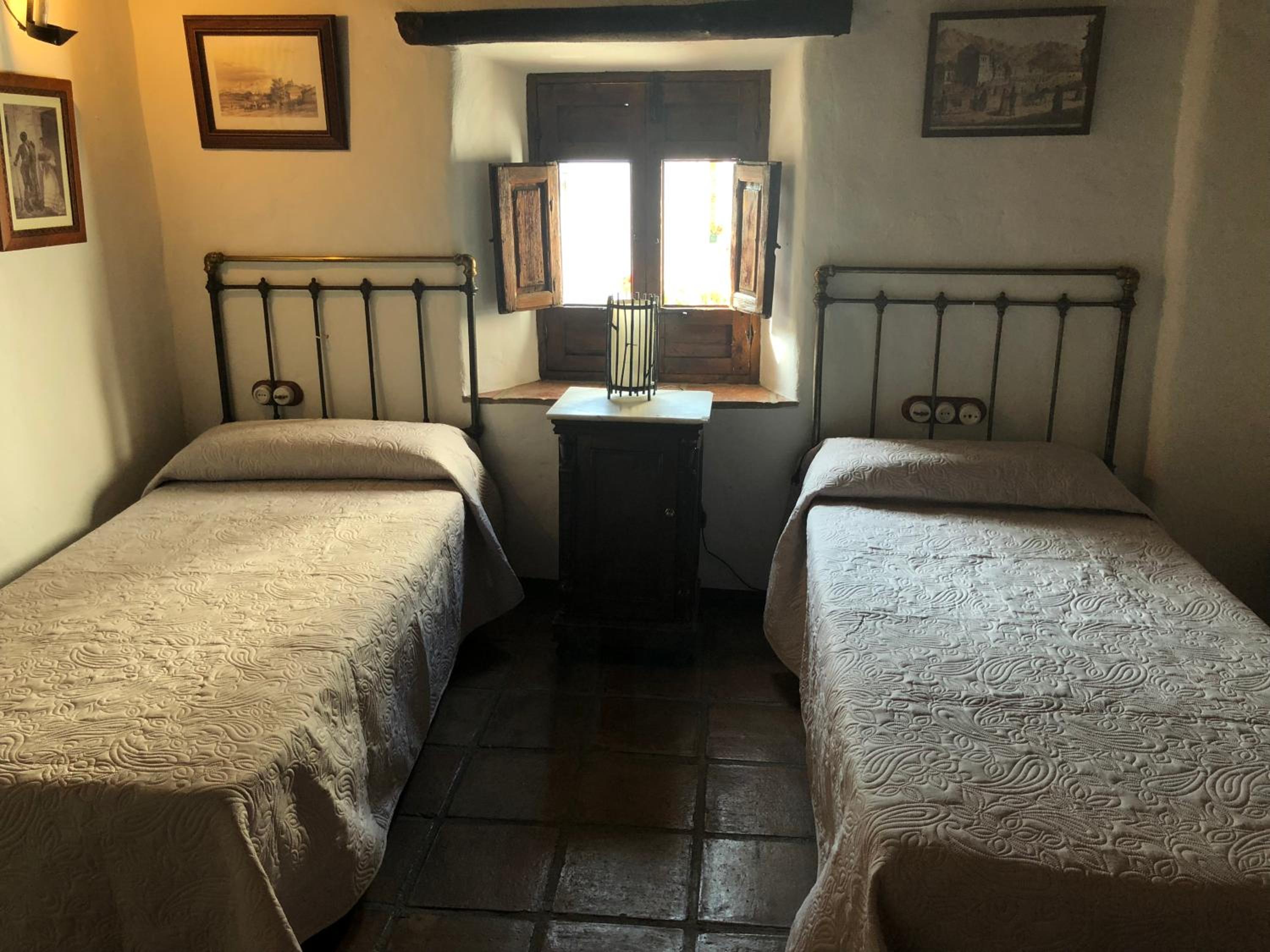 Double Room - Photo 3