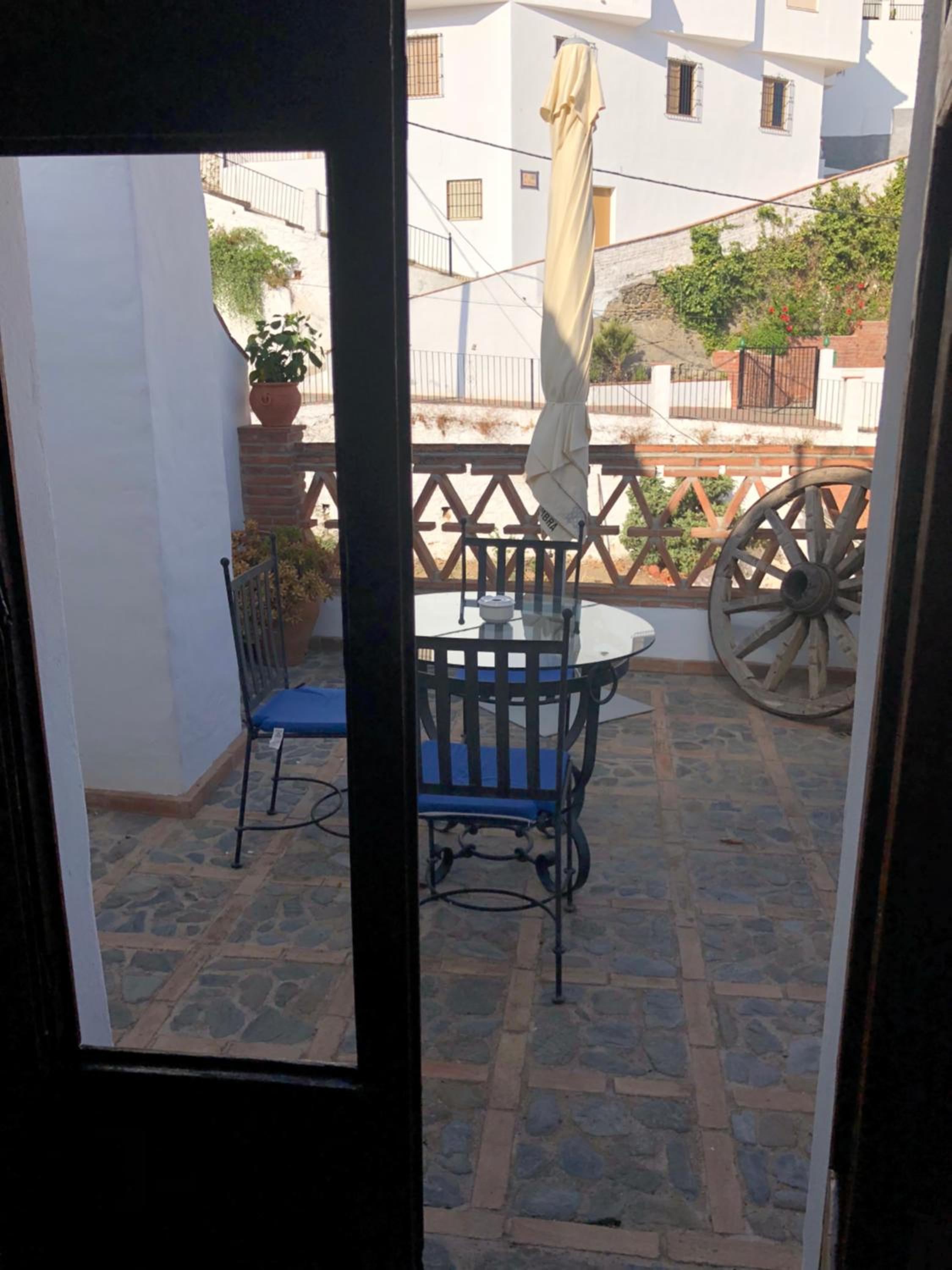 Double Room - Photo 5