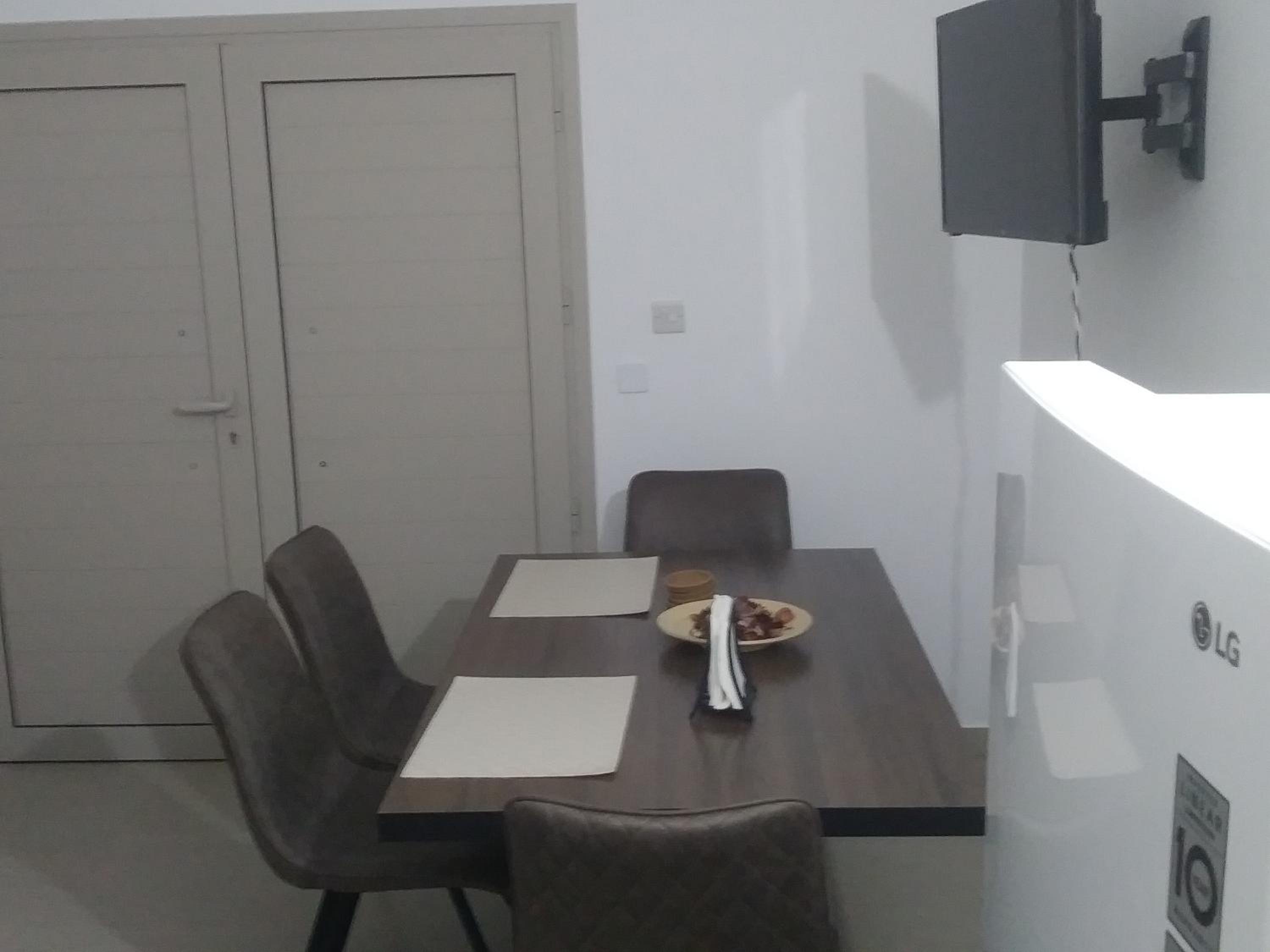 One-Bedroom Apartment - Photo 6