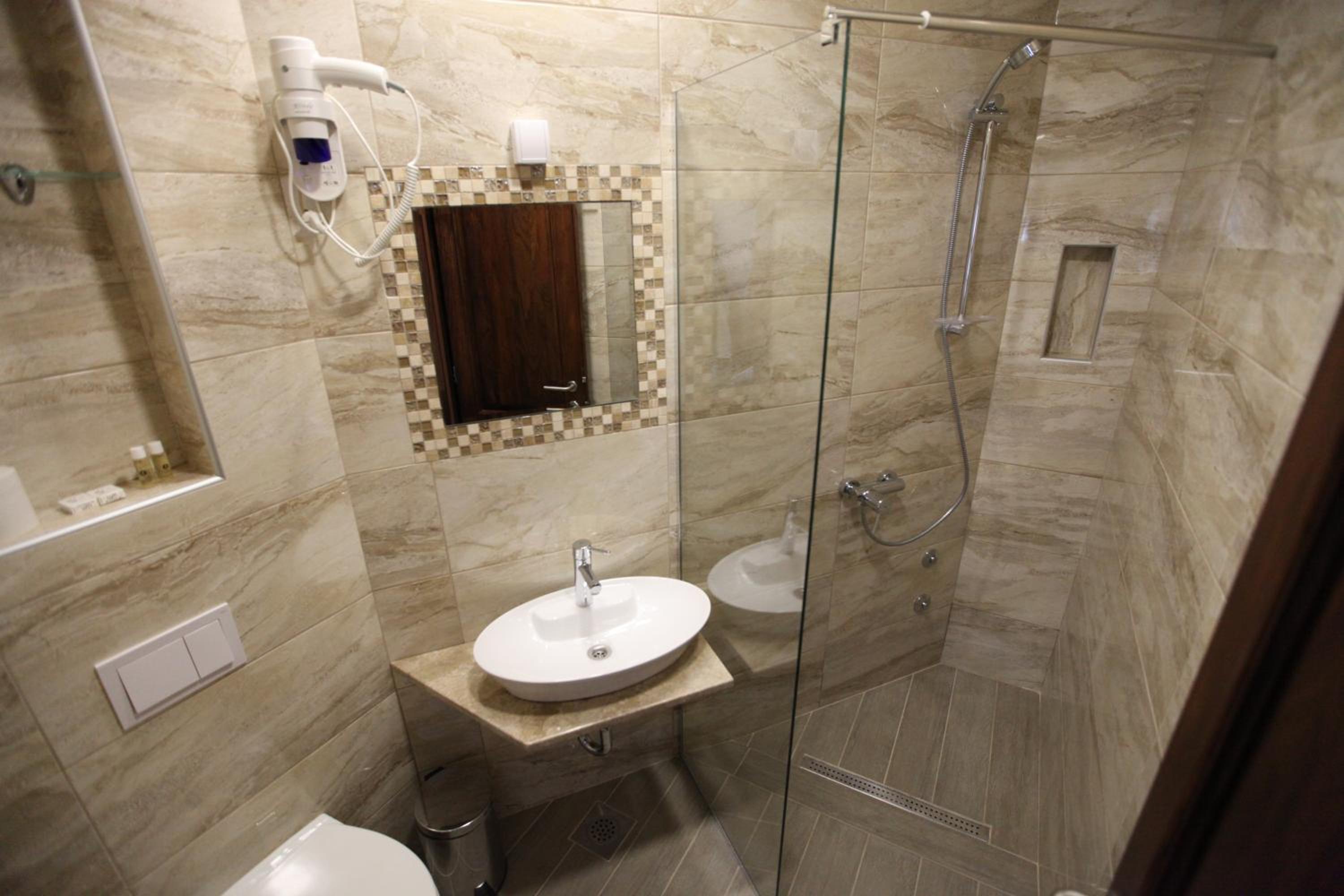 Deluxe Quadruple Room - Photo 3