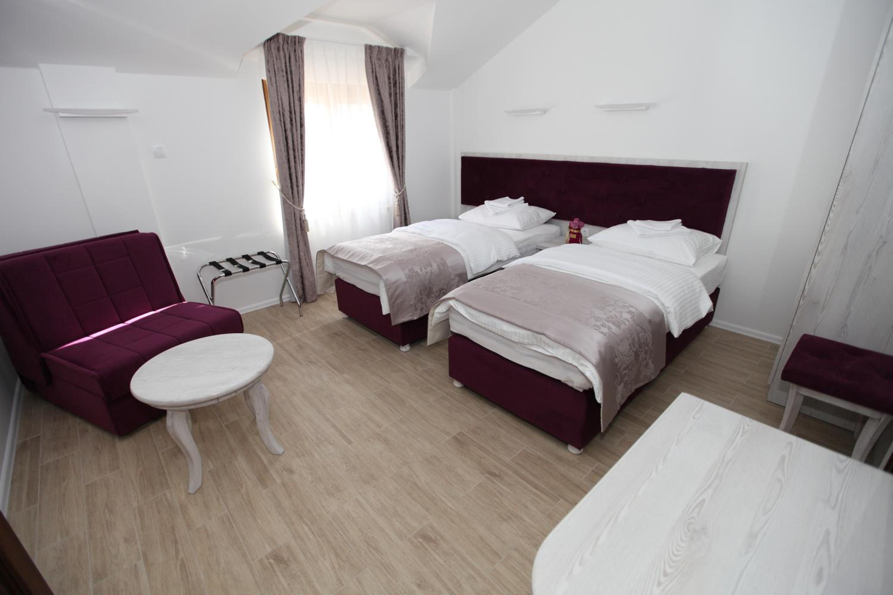 Deluxe Triple Room - Photo 4