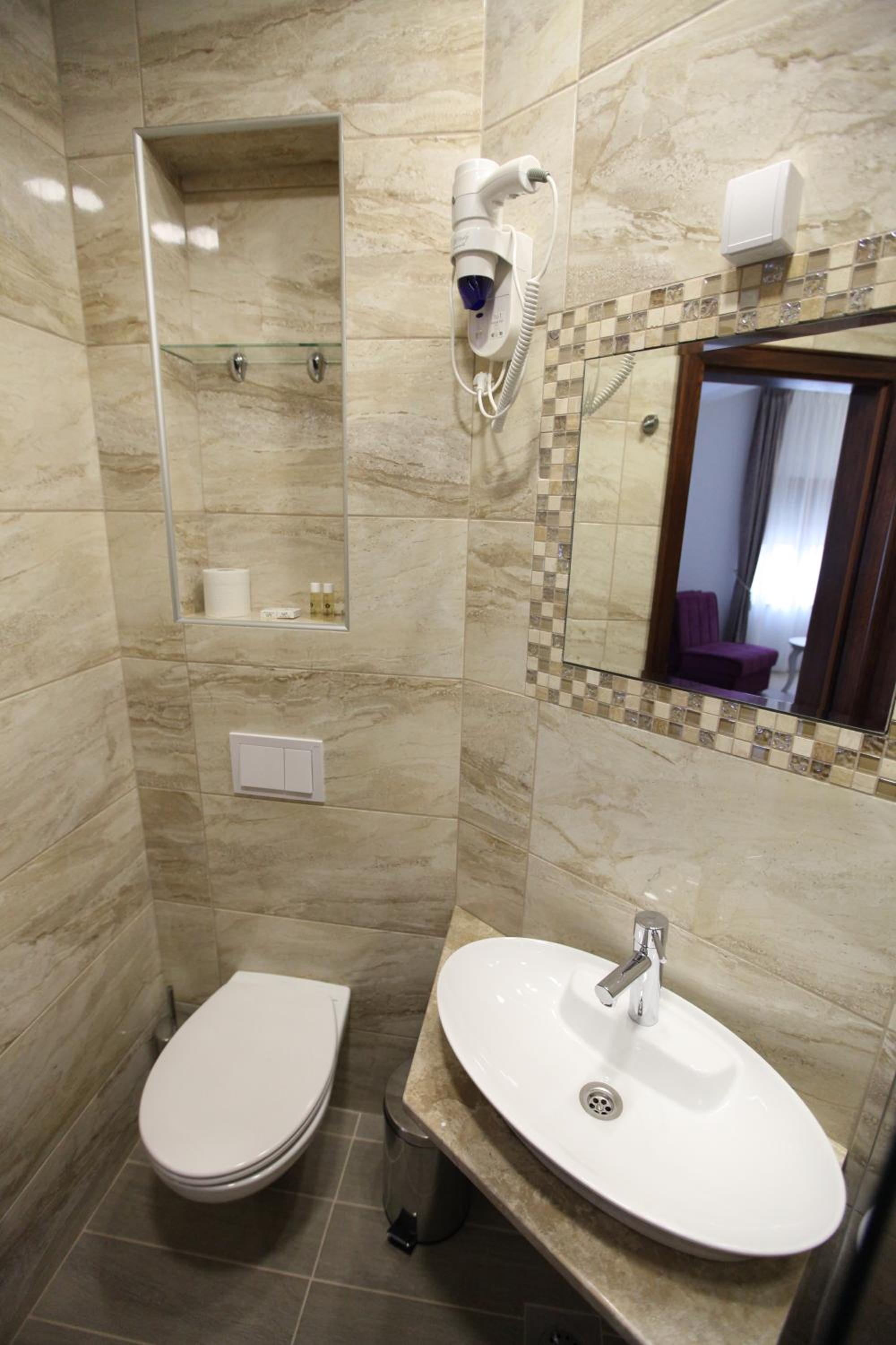 Deluxe Double Room - Photo 18