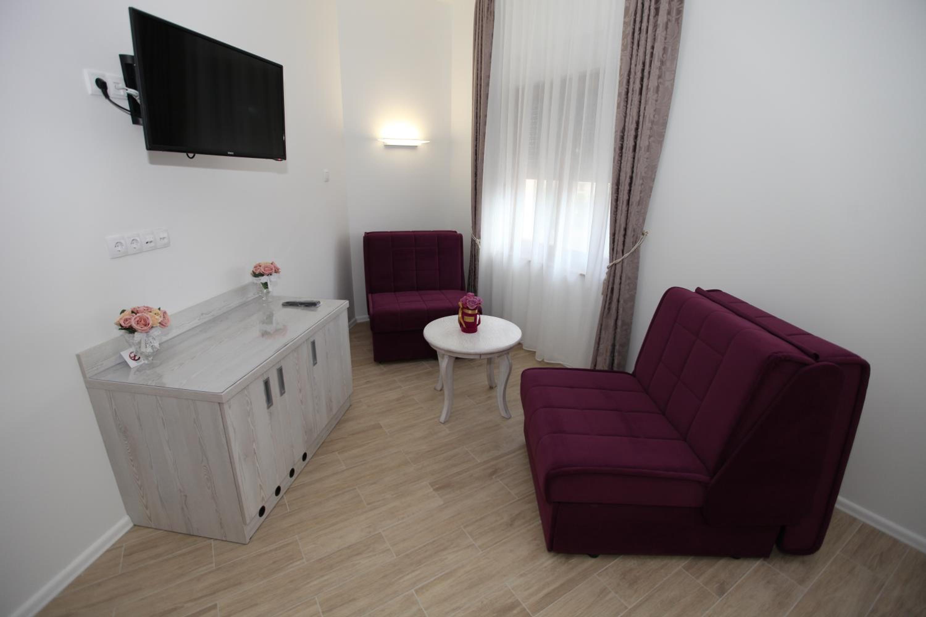 Deluxe Double Room - Photo 19