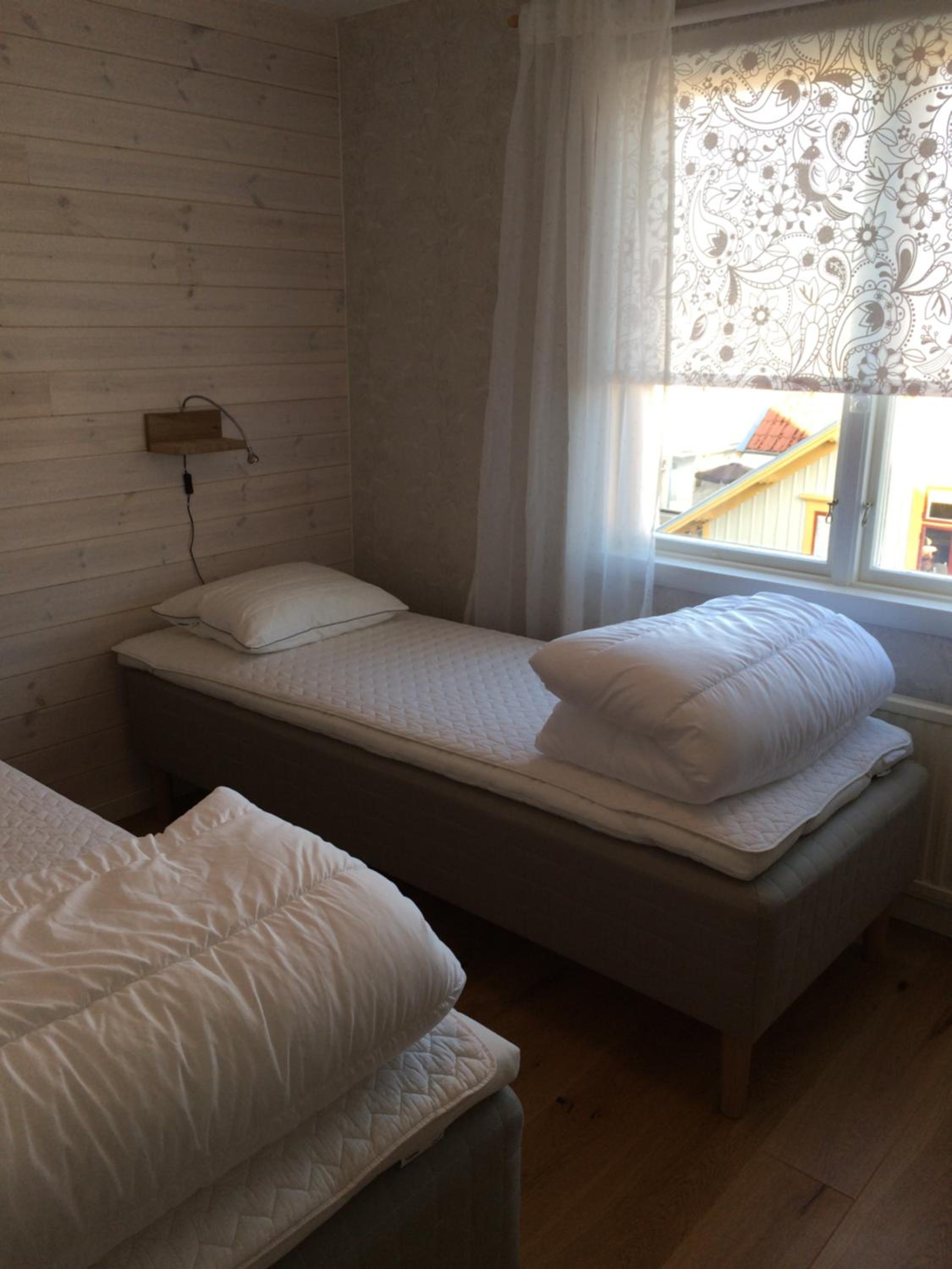 Double or Twin Room with Shared Bathroom photo 1