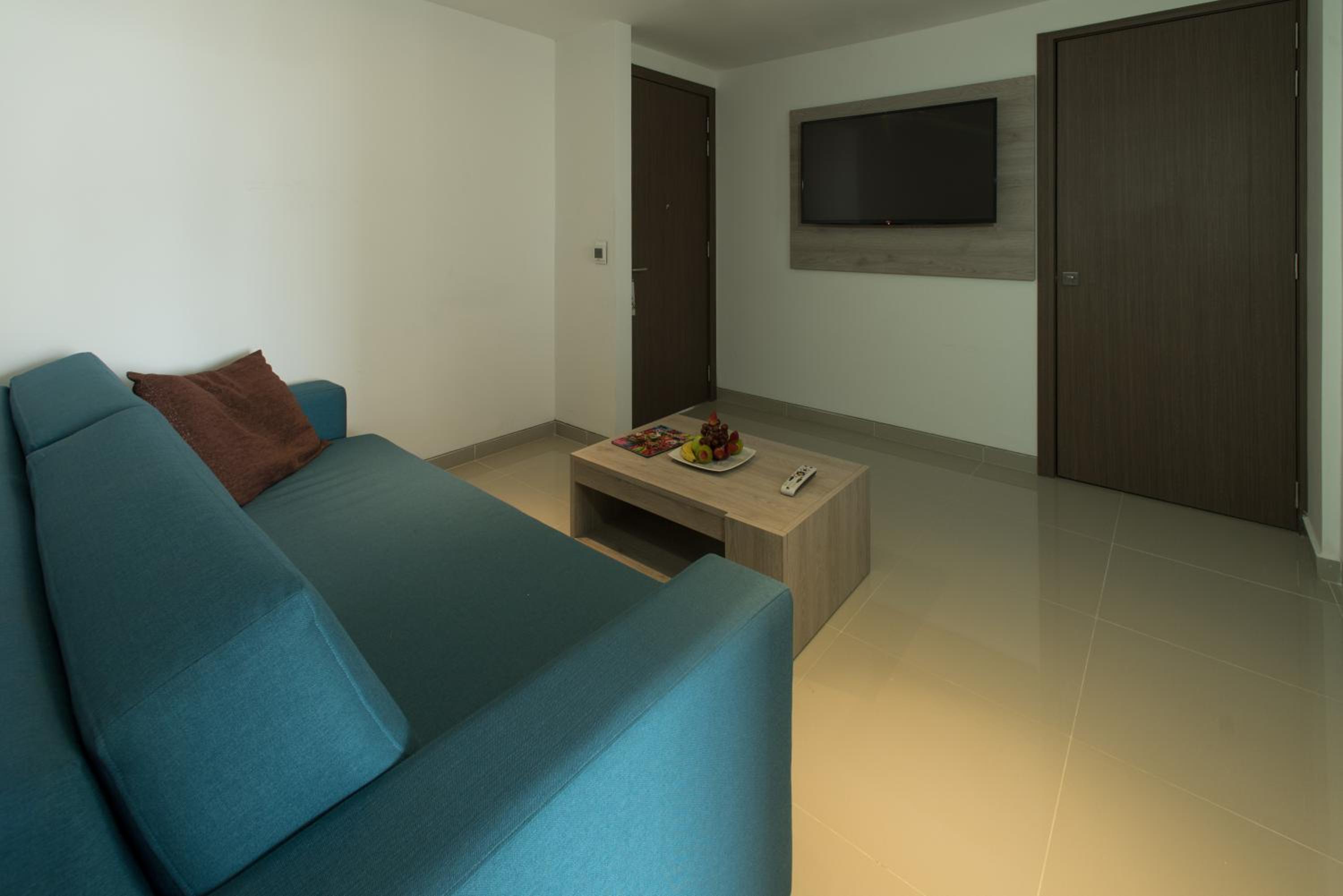 Suite - Photo 7