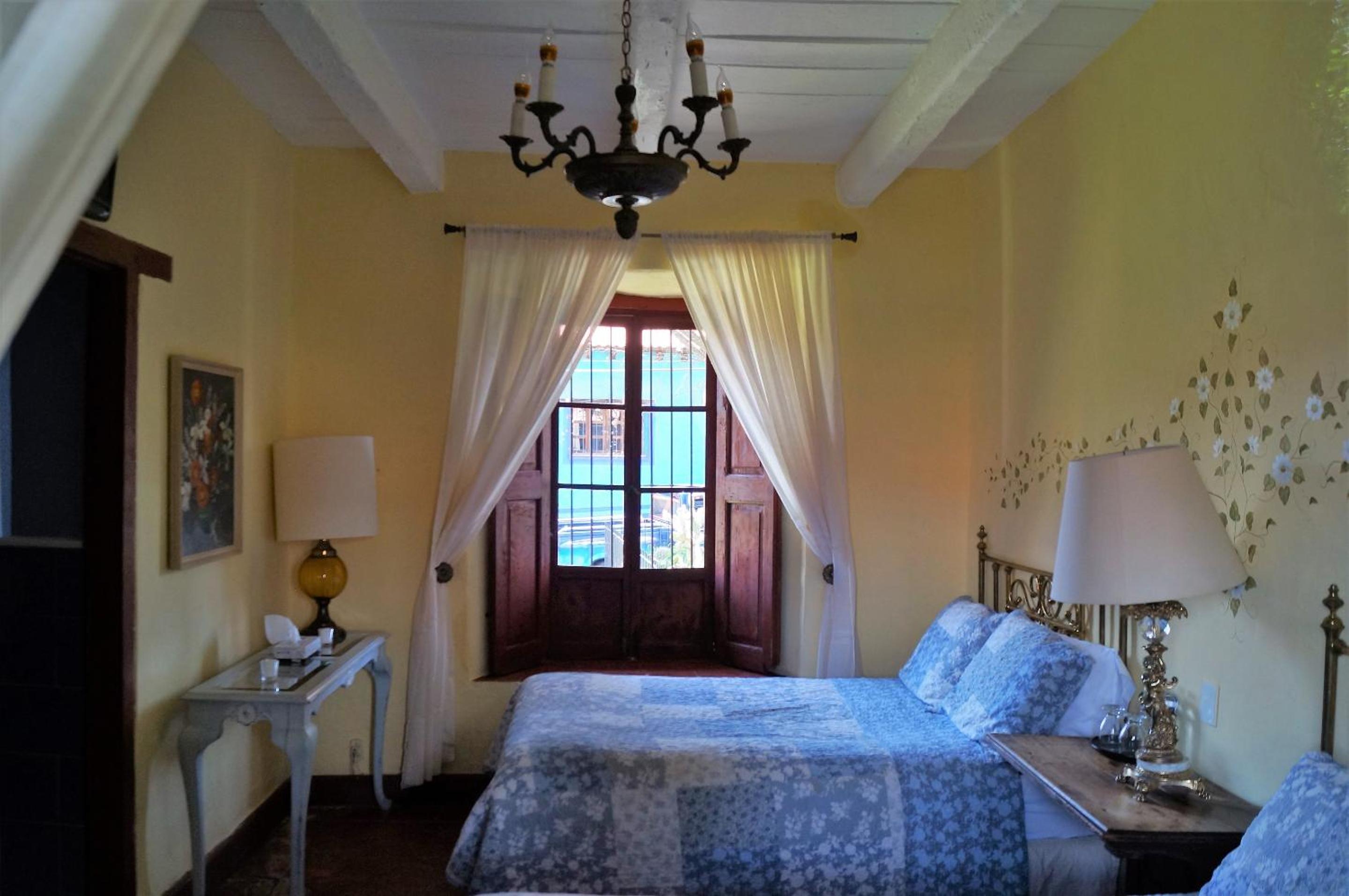 Two Double Beds Room with Private Bathroom - Photo 4