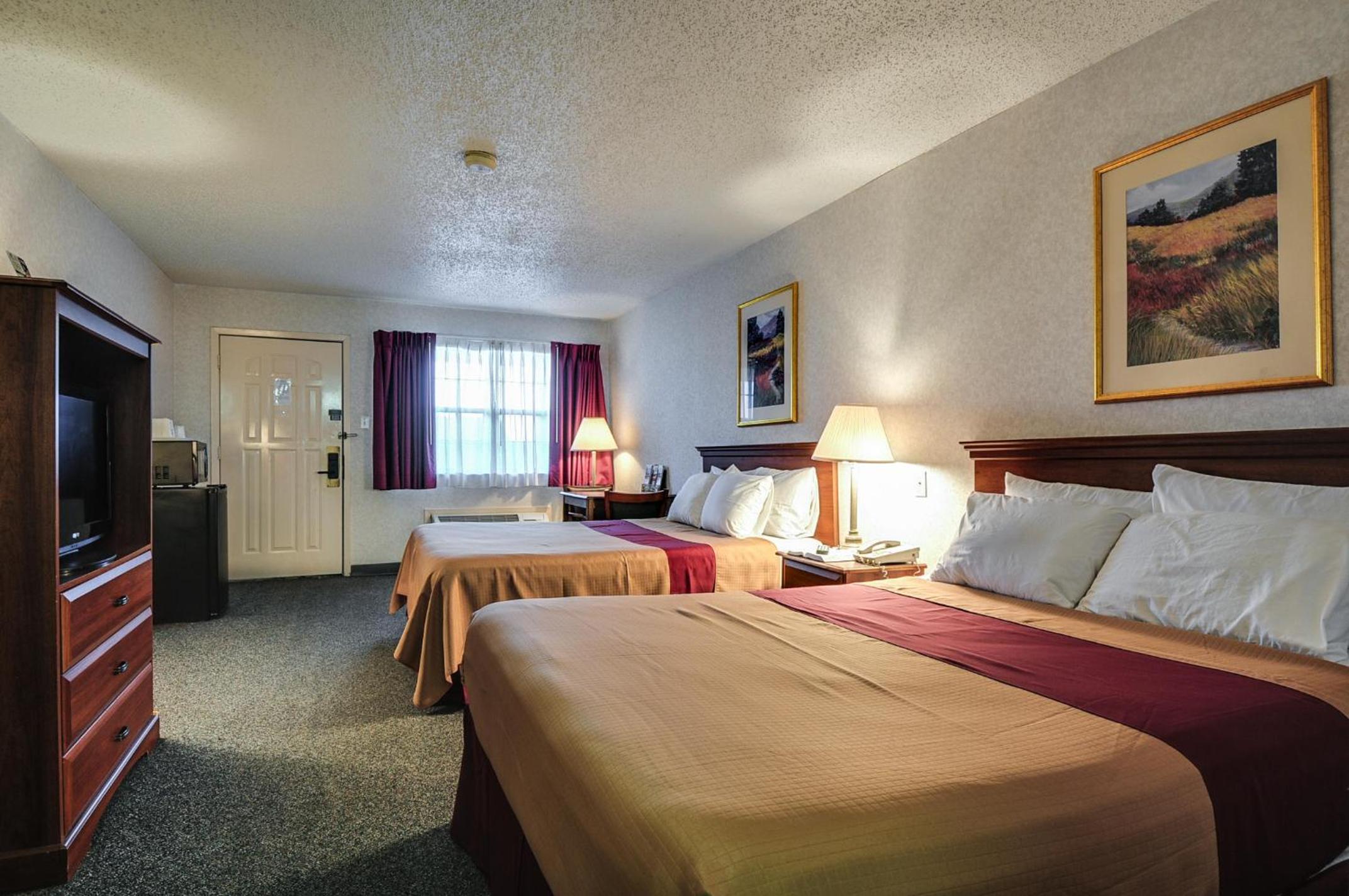 Queen Room with Two Queen Beds - Smoking - Photo 1