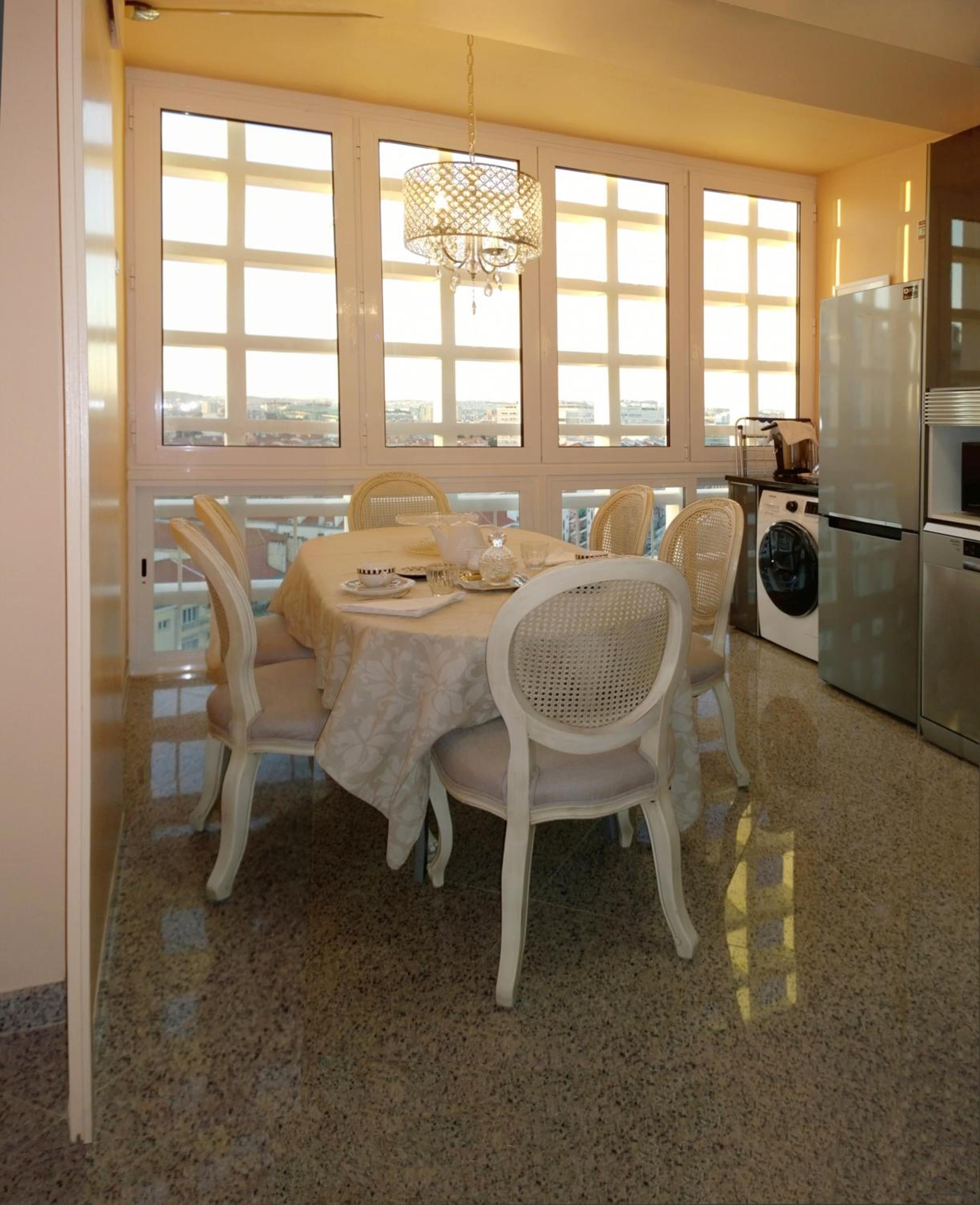 Apartment with Balcony - Photo 3