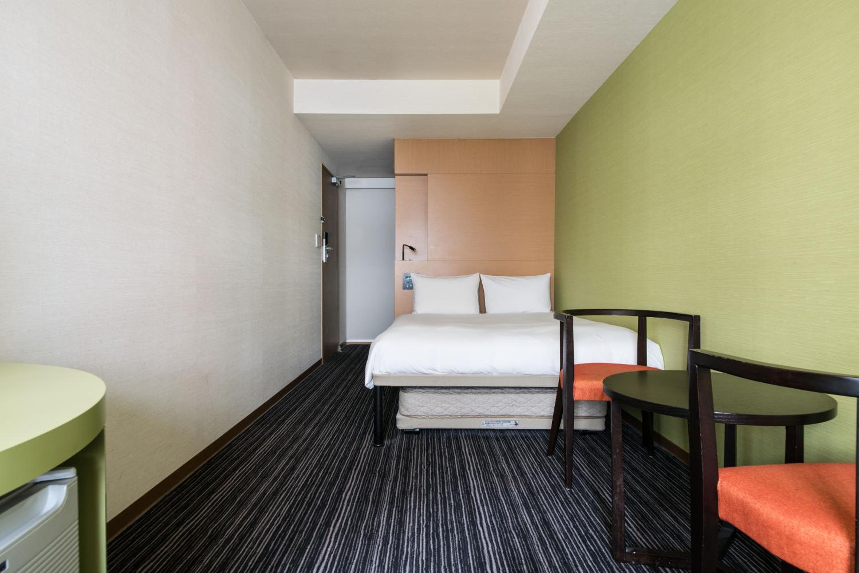 Deluxe Double Room with Shower - Non-Smoking photo 2