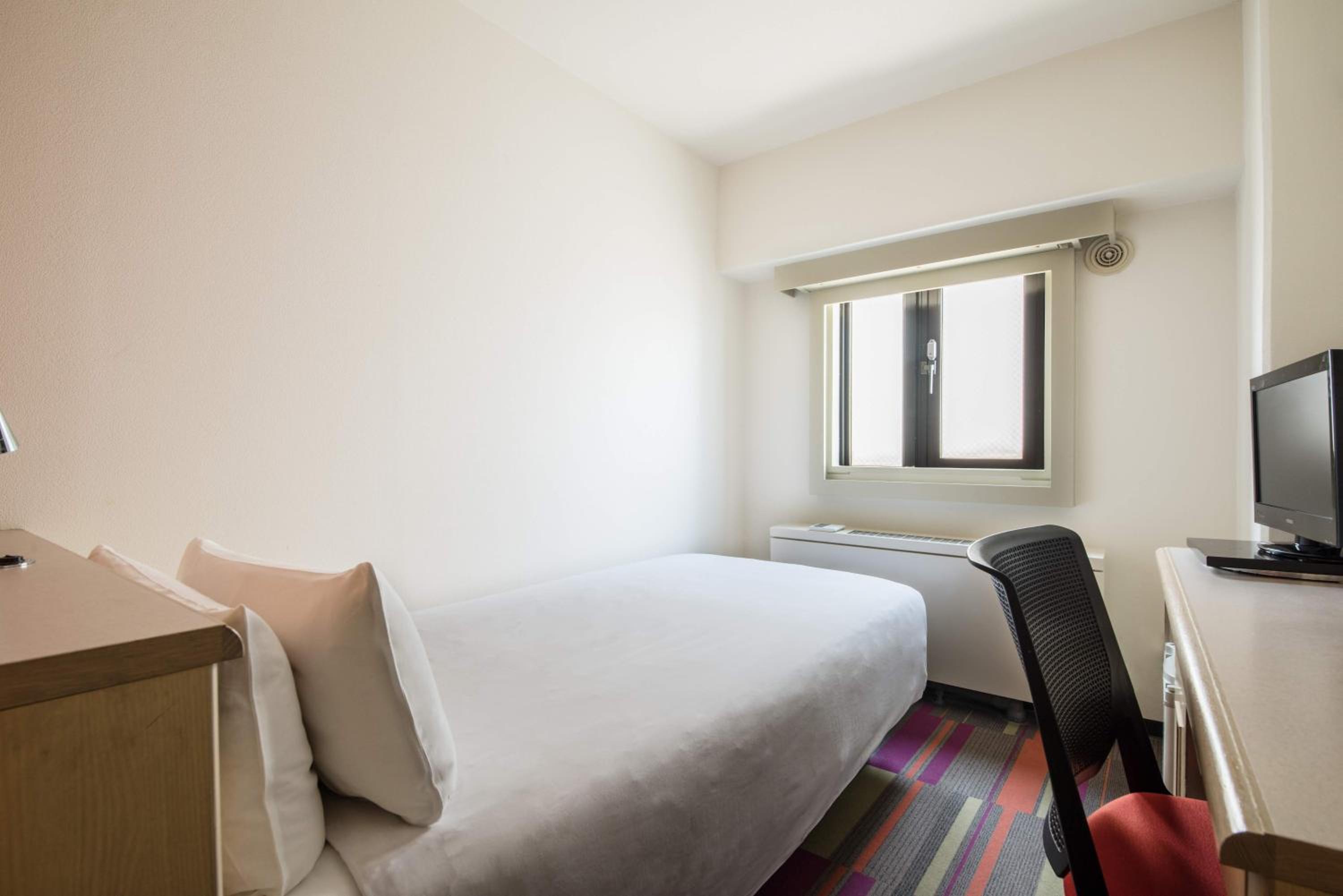 Single Room - Smoking photo 1