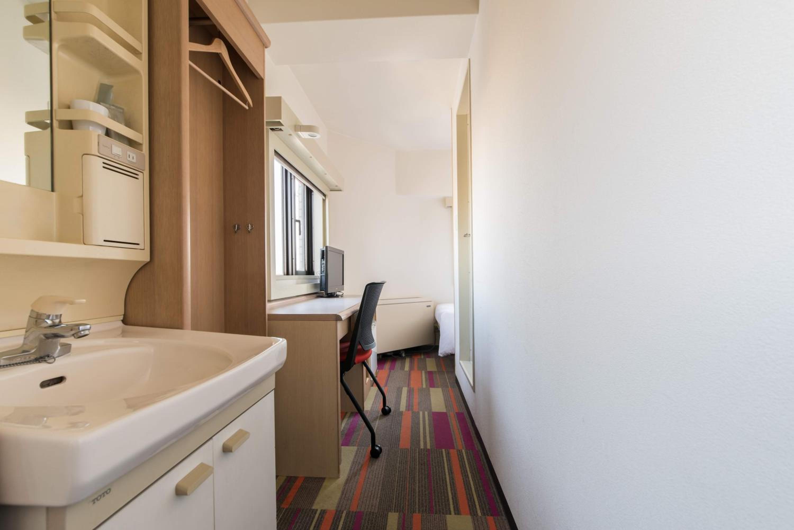 Single Room (L-Shaped) - Non-Smoking photo 3