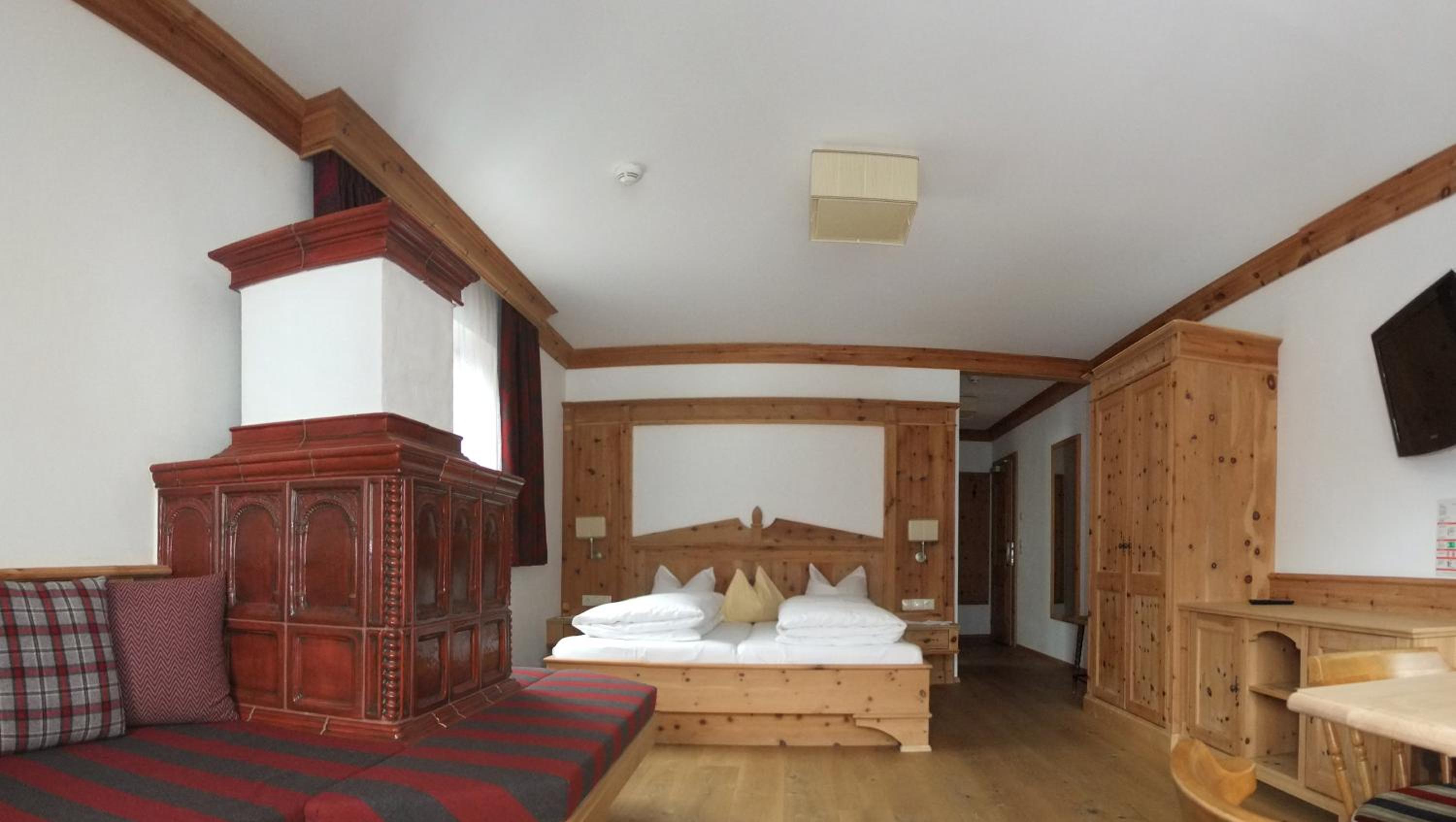 Suite - Photo 1